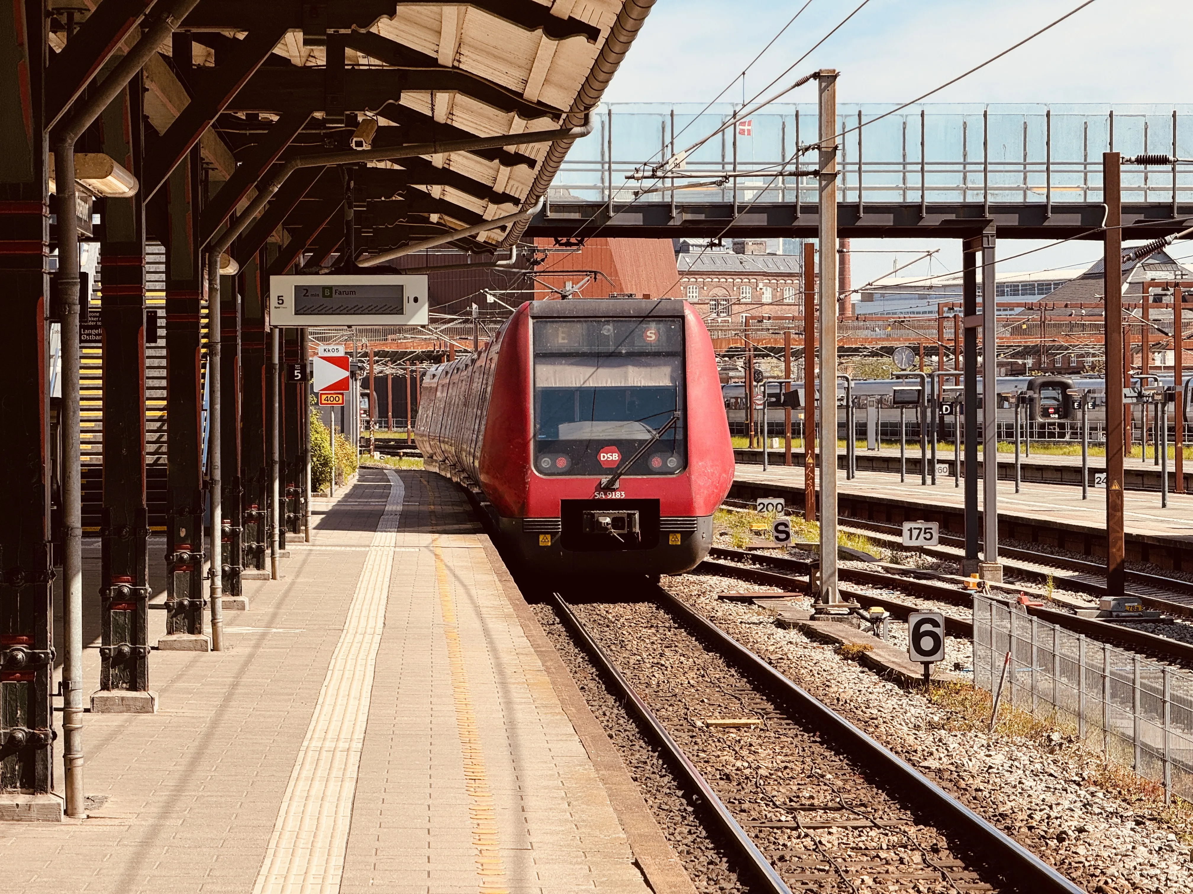 Billede af DSB SA 8183 fotograferet ud for Østerport Station.