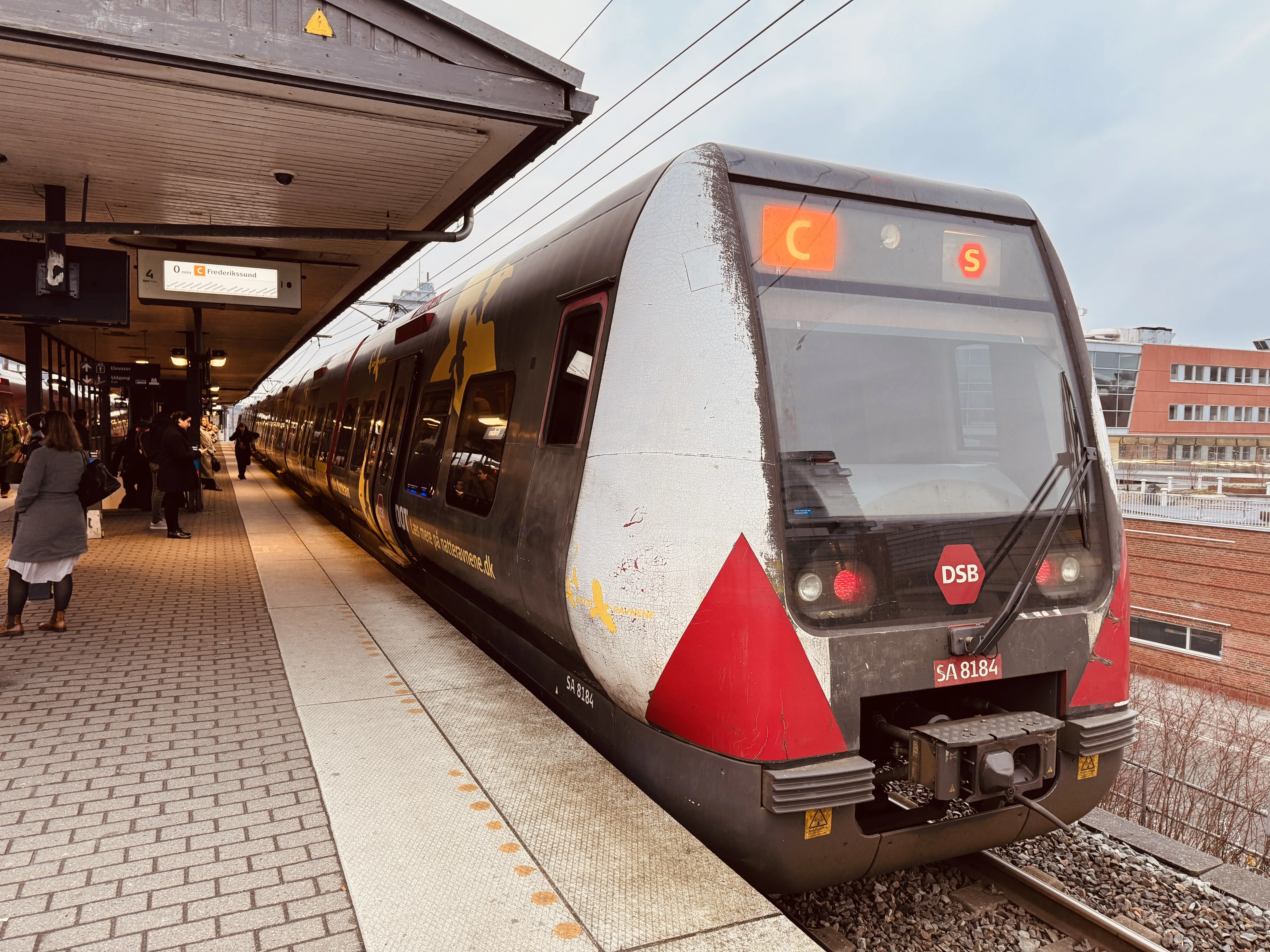 Billede af DSB SA 8184 fotograferet ud for Nordhavn S-togstrinbræt.