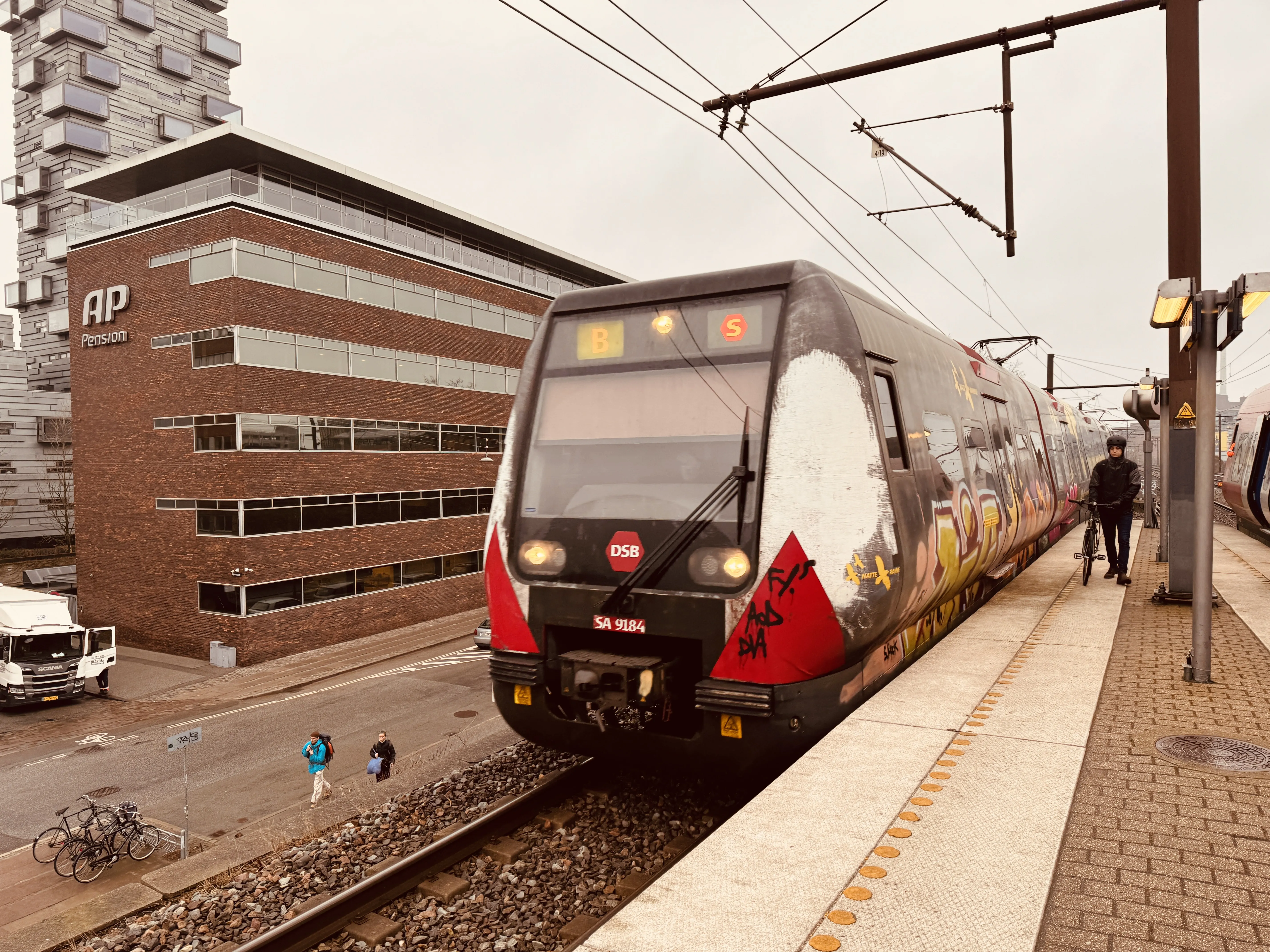 Billede af DSB SA 8184 fotograferet ud for Nordhavn S-togstrinbræt.