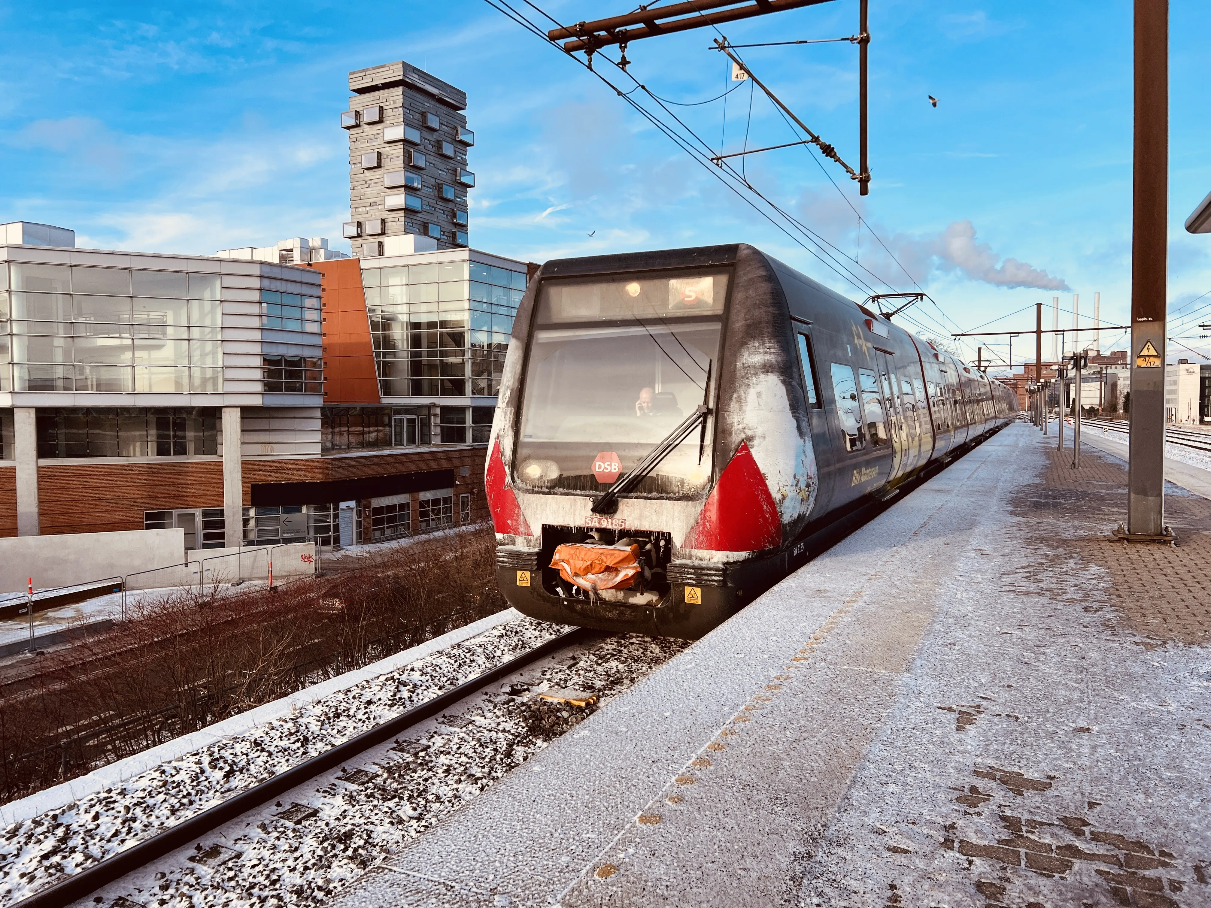 Billede af DSB SA 8185 fotograferet ud for Nordhavn S-togstrinbræt.