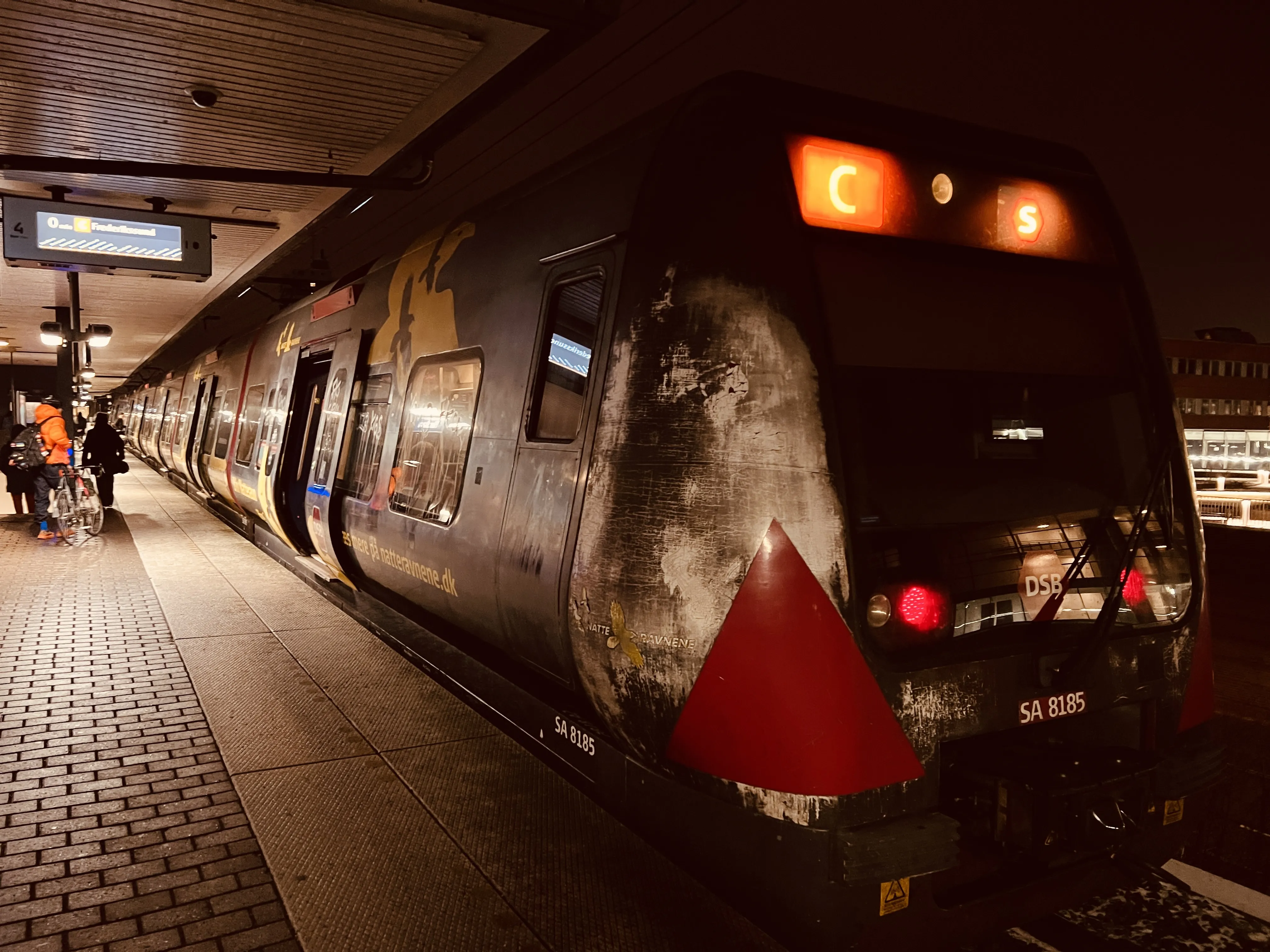 Billede af DSB SA 8185 fotograferet ud for Nordhavn S-togstrinbræt.