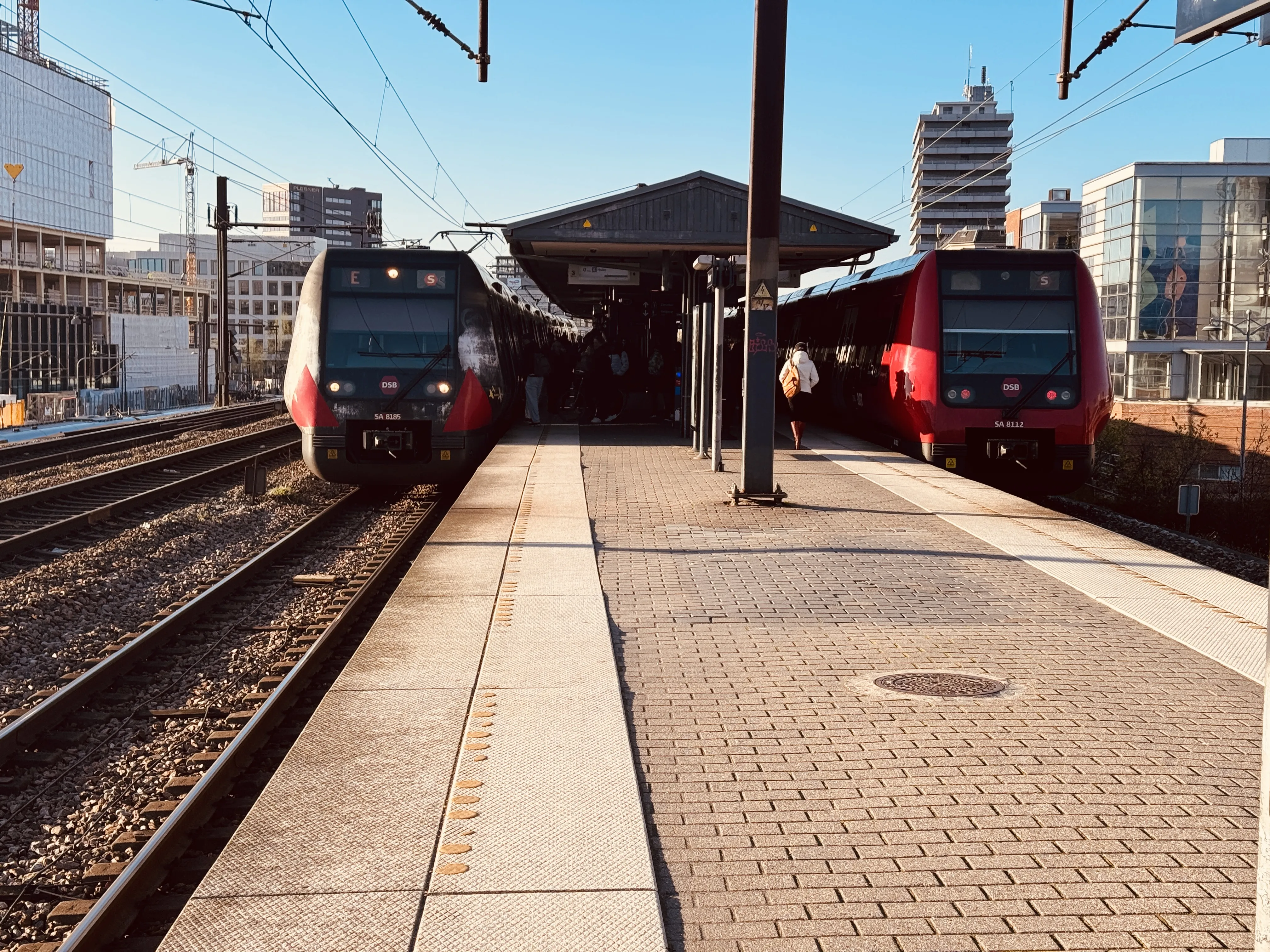 Billede af DSB SA 8185 fotograferet ud for Nordhavn S-togstrinbræt.