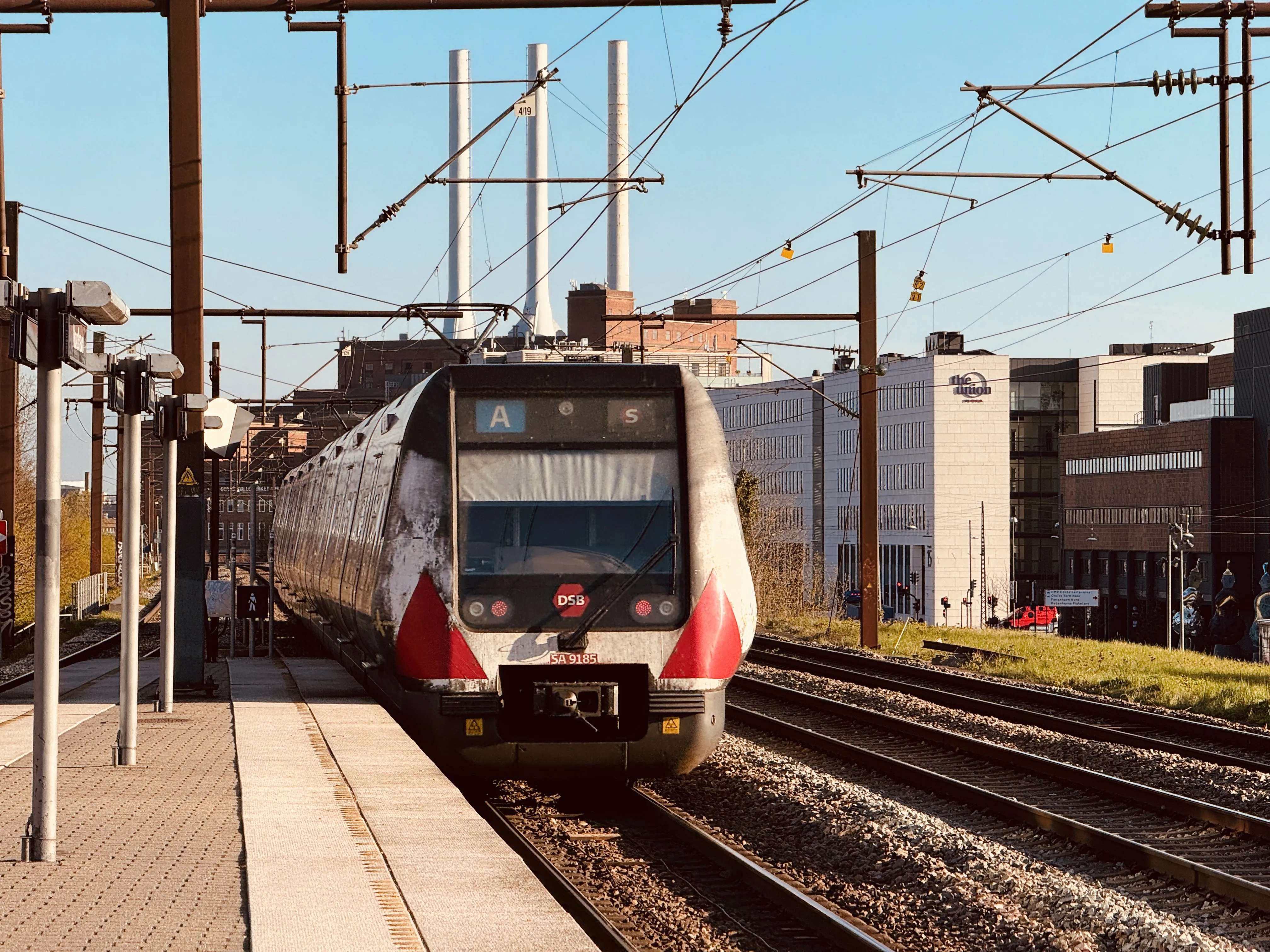 Billede af DSB SA 8185 fotograferet ud for Nordhavn S-togstrinbræt.