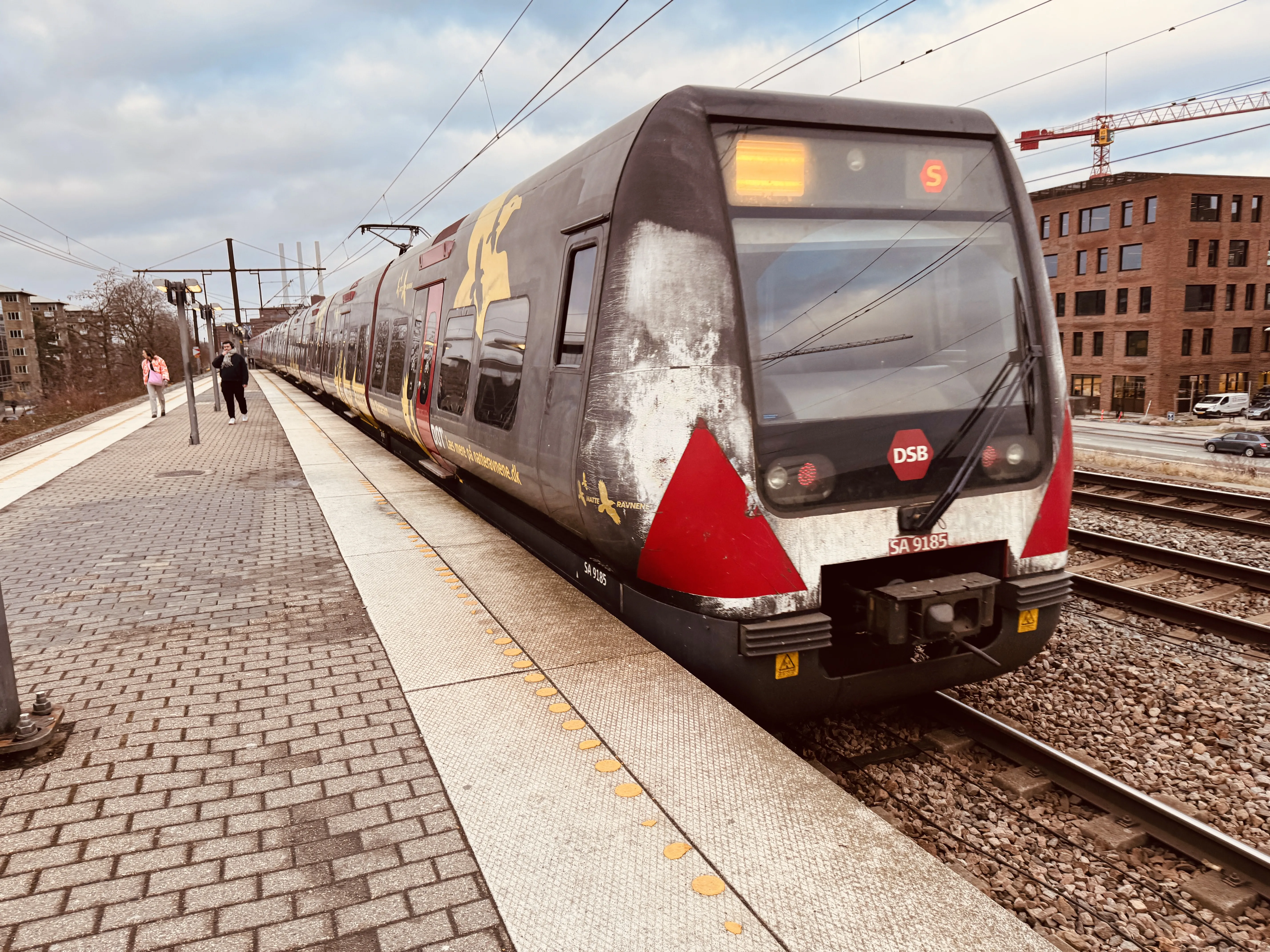 Billede af DSB SA 8185 fotograferet ud for Nordhavn S-togstrinbræt.