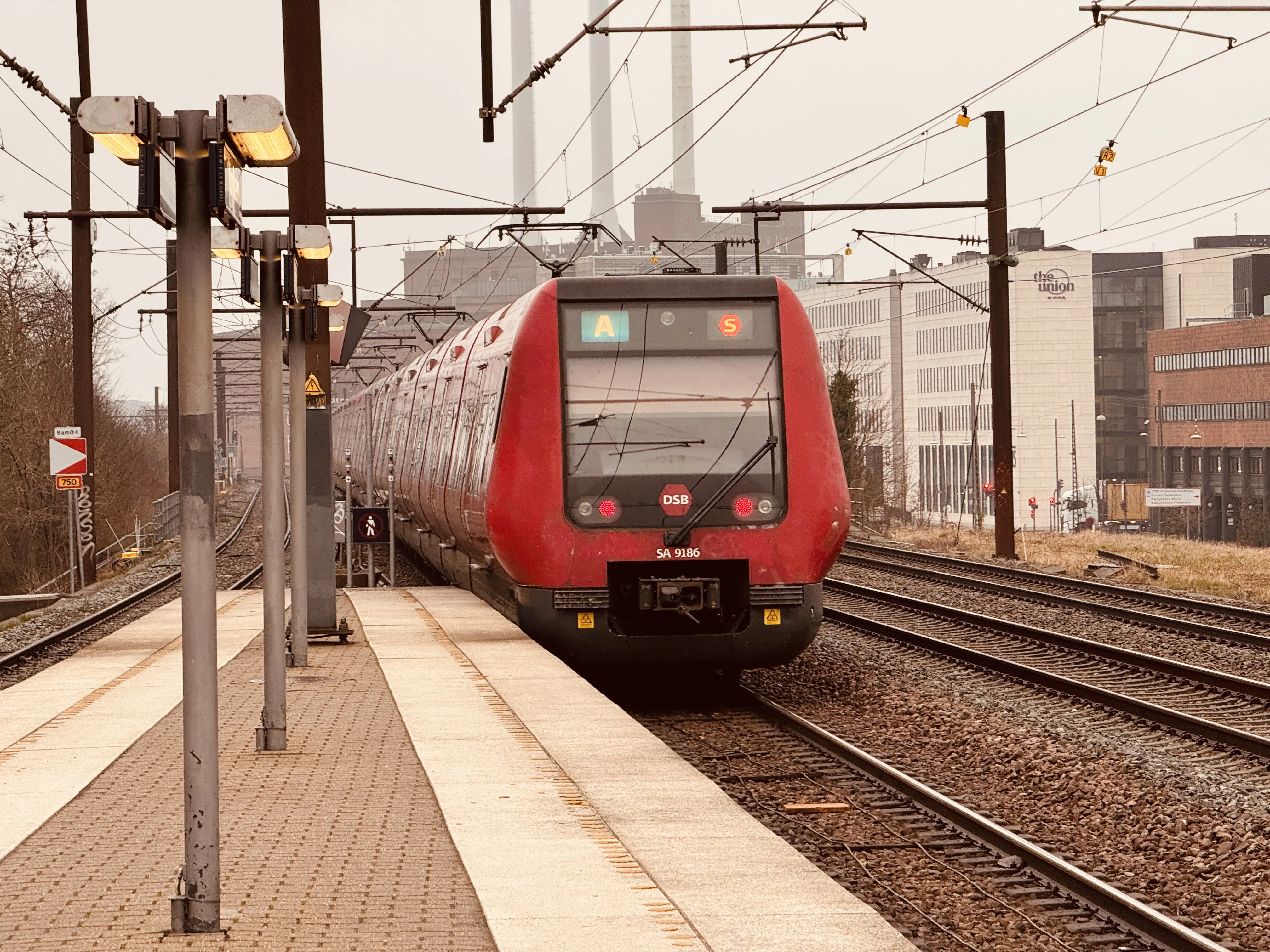 Billede af DSB SA 8186 fotograferet ud for Nordhavn S-togstrinbræt.