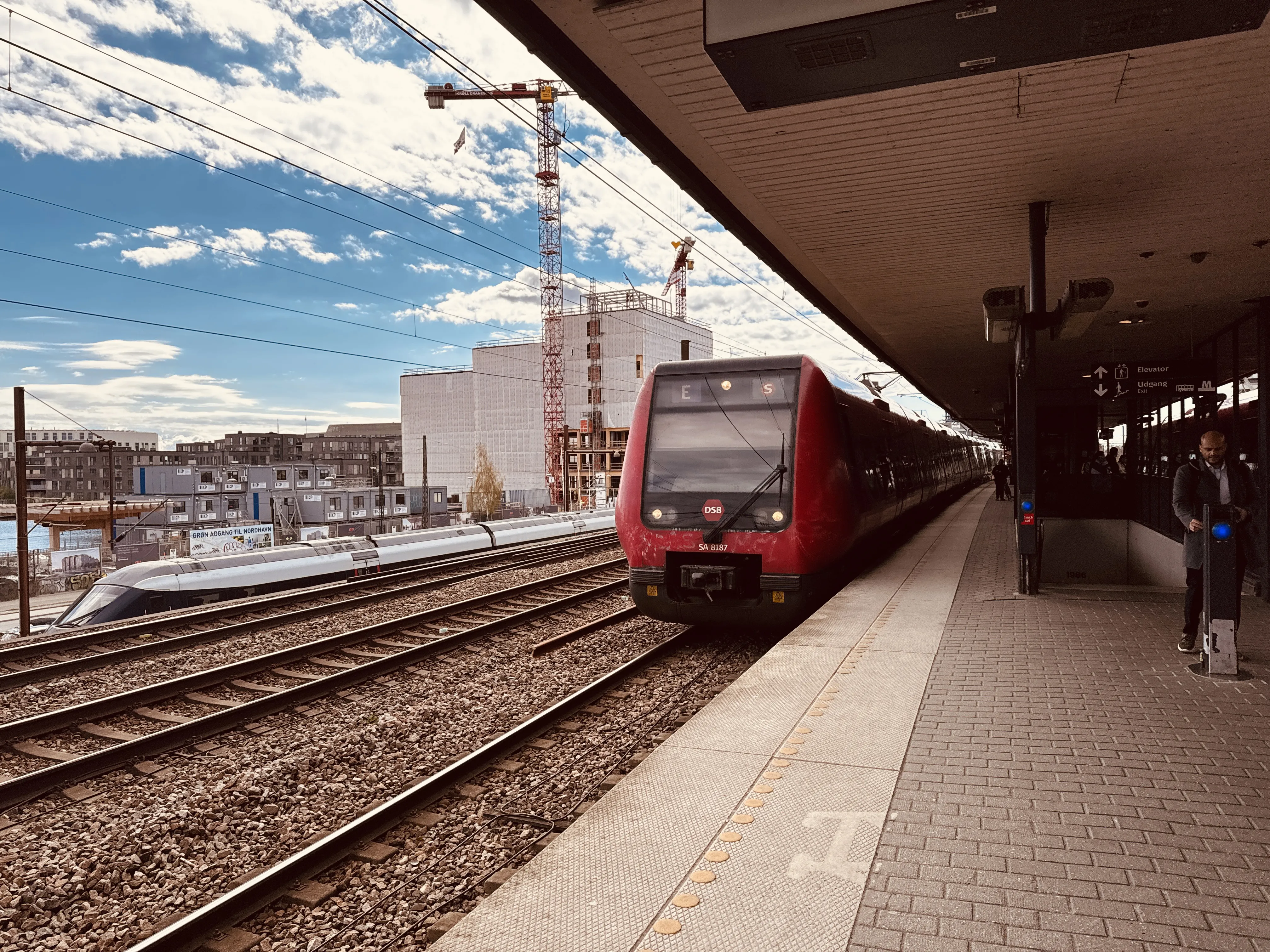 Billede af DSB SA 8187 fotograferet ud for Nordhavn S-togstrinbræt.