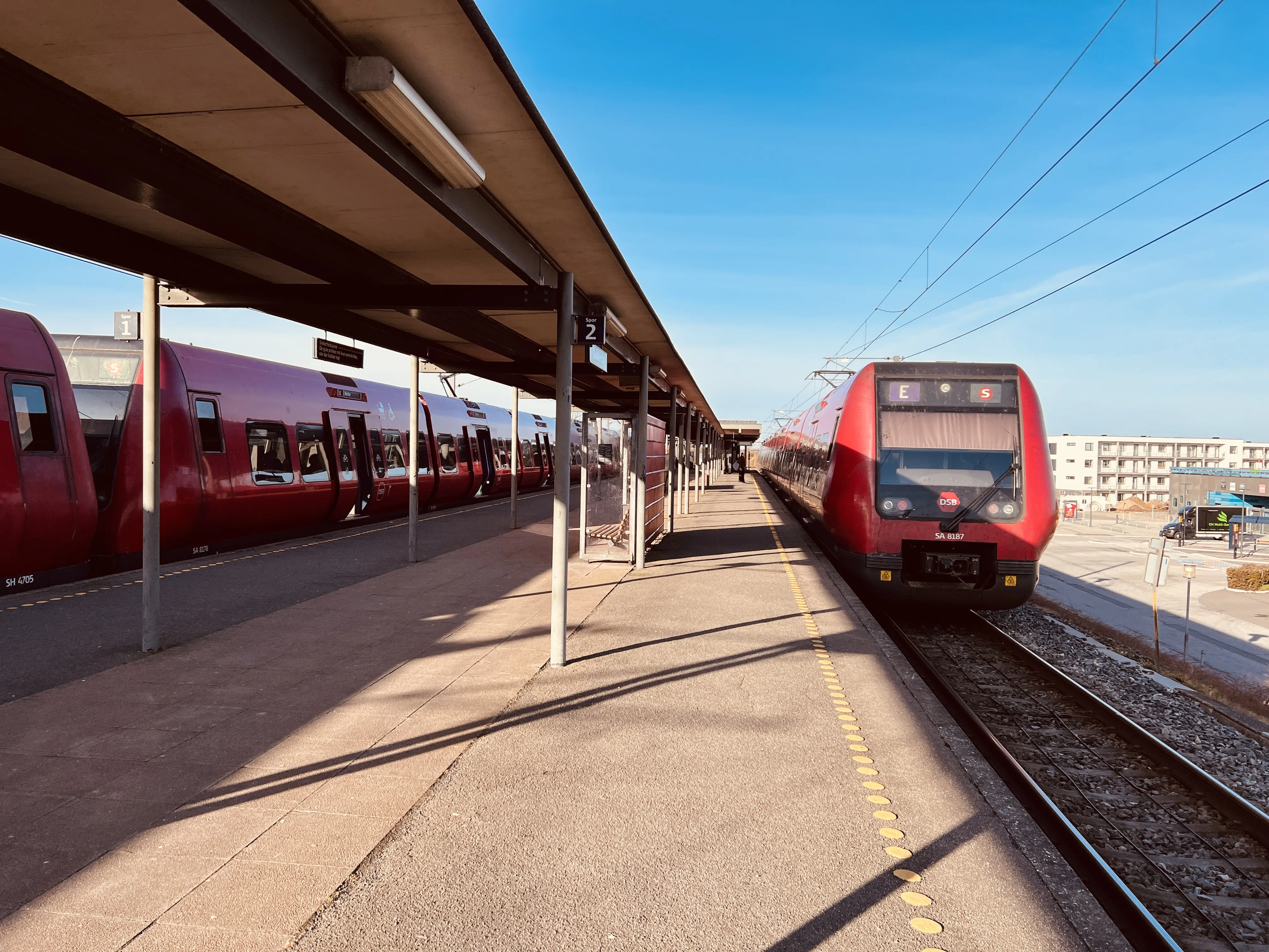Billede af DSB SA 8187 fotograferet ud for Karlslunde S-togstrinbræt.