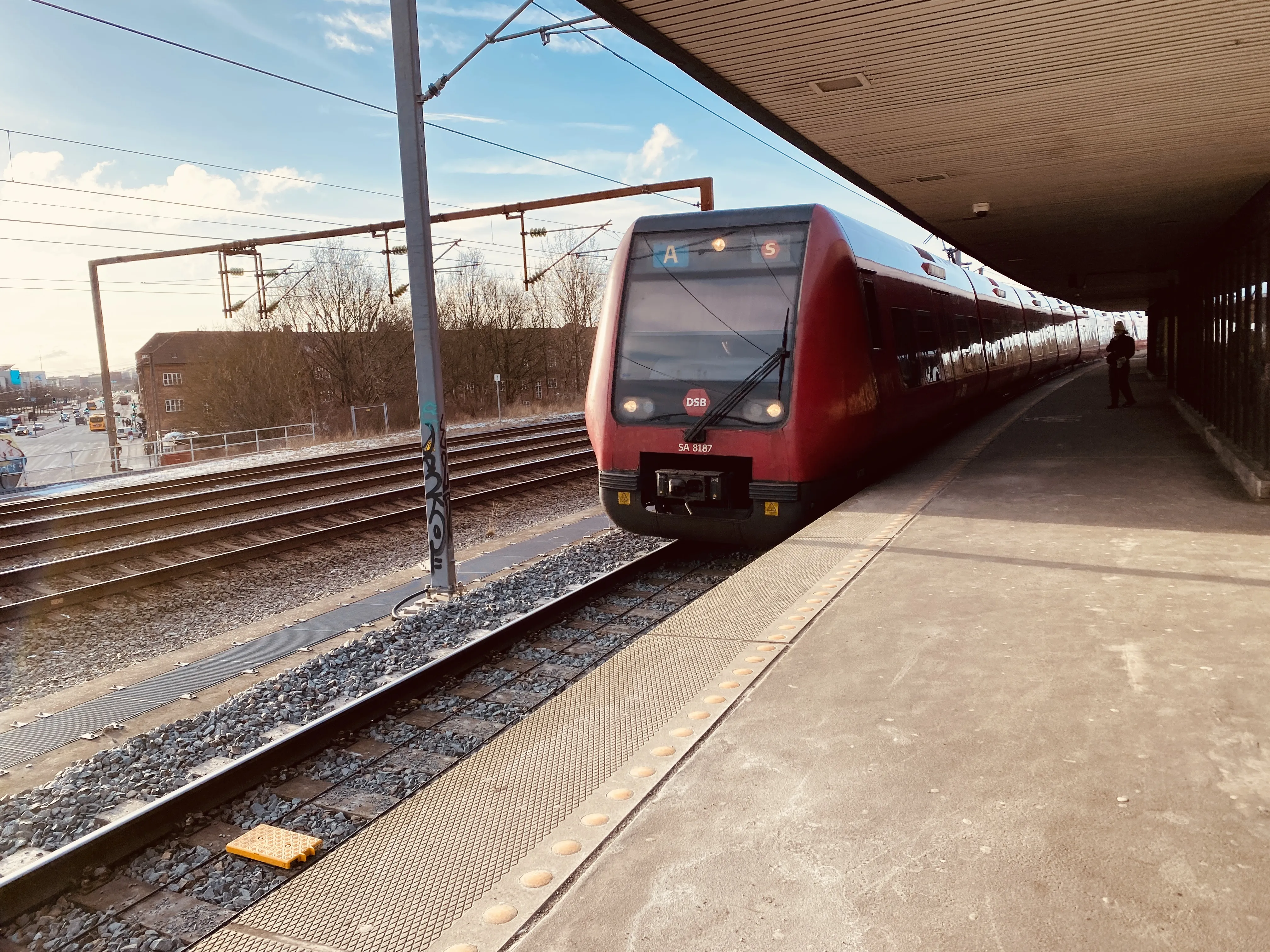 Billede af DSB SA 8187 fotograferet ud for Sydhavn S-togstrinbræt.