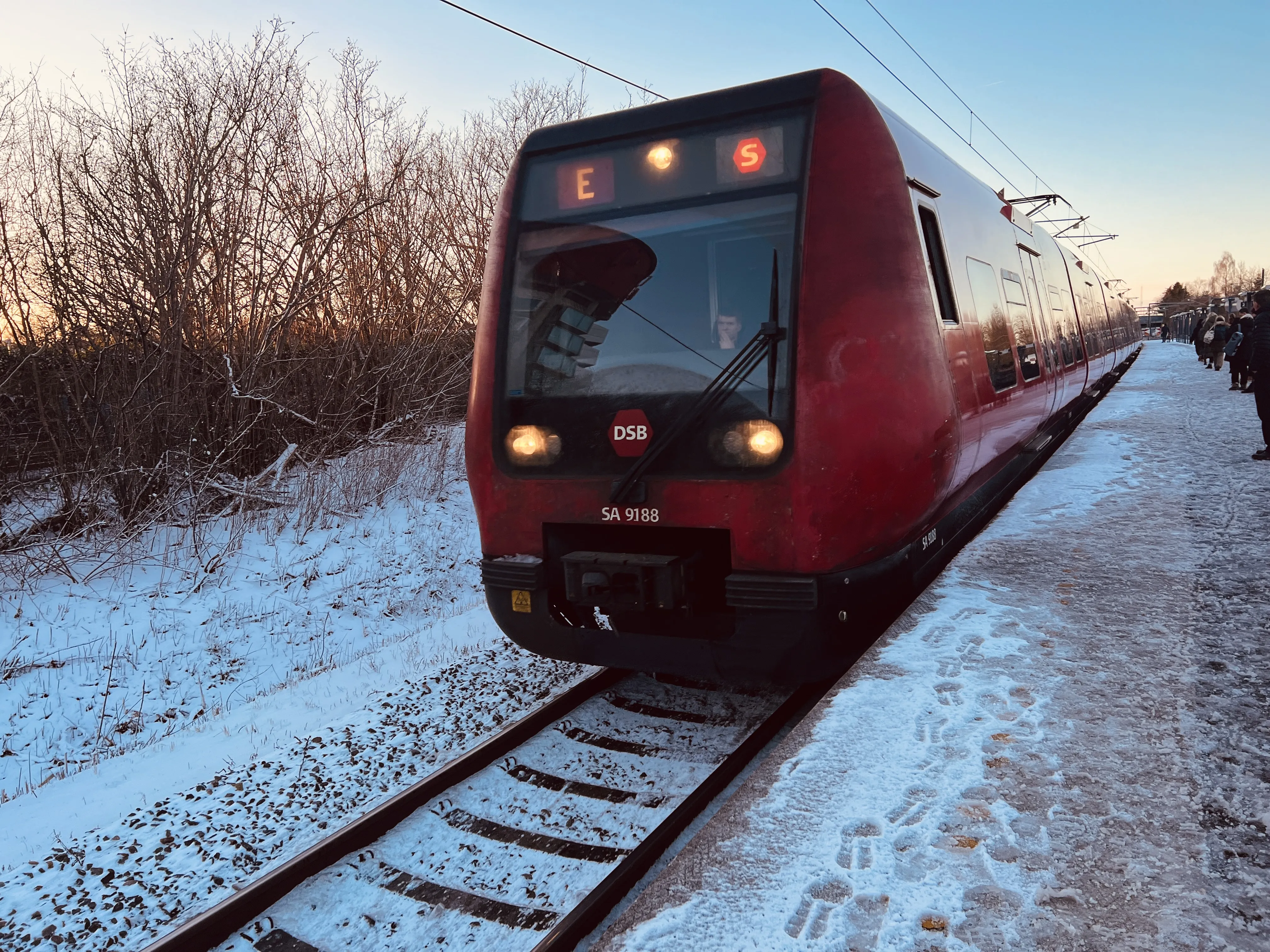 Billede af DSB SA 8188 fotograferet ud for Jægersborg S-togstrinbræt.