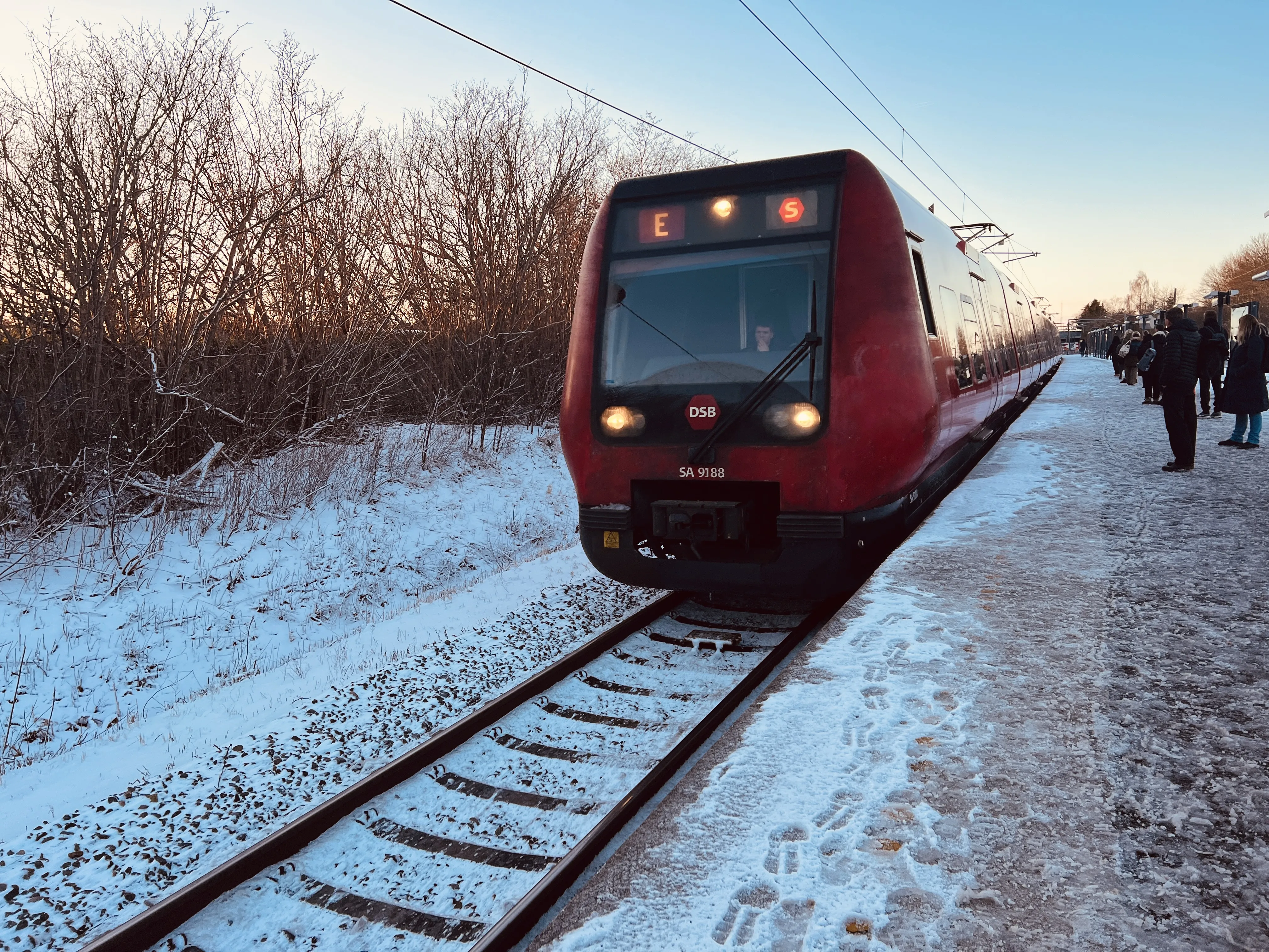 Billede af DSB SA 8188 fotograferet ud for Jægersborg S-togstrinbræt.