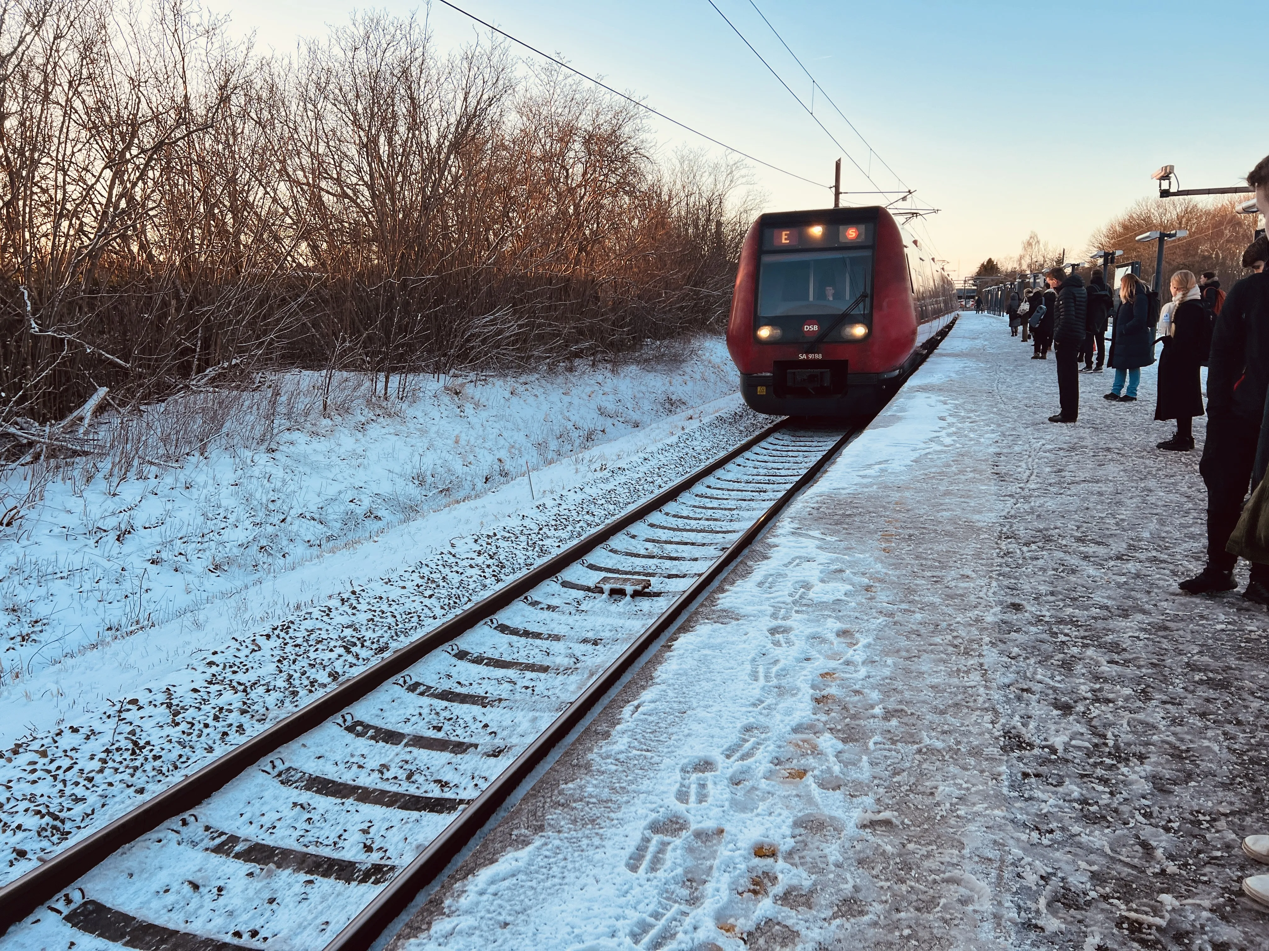 Billede af DSB SA 8188 fotograferet ud for Jægersborg S-togstrinbræt.