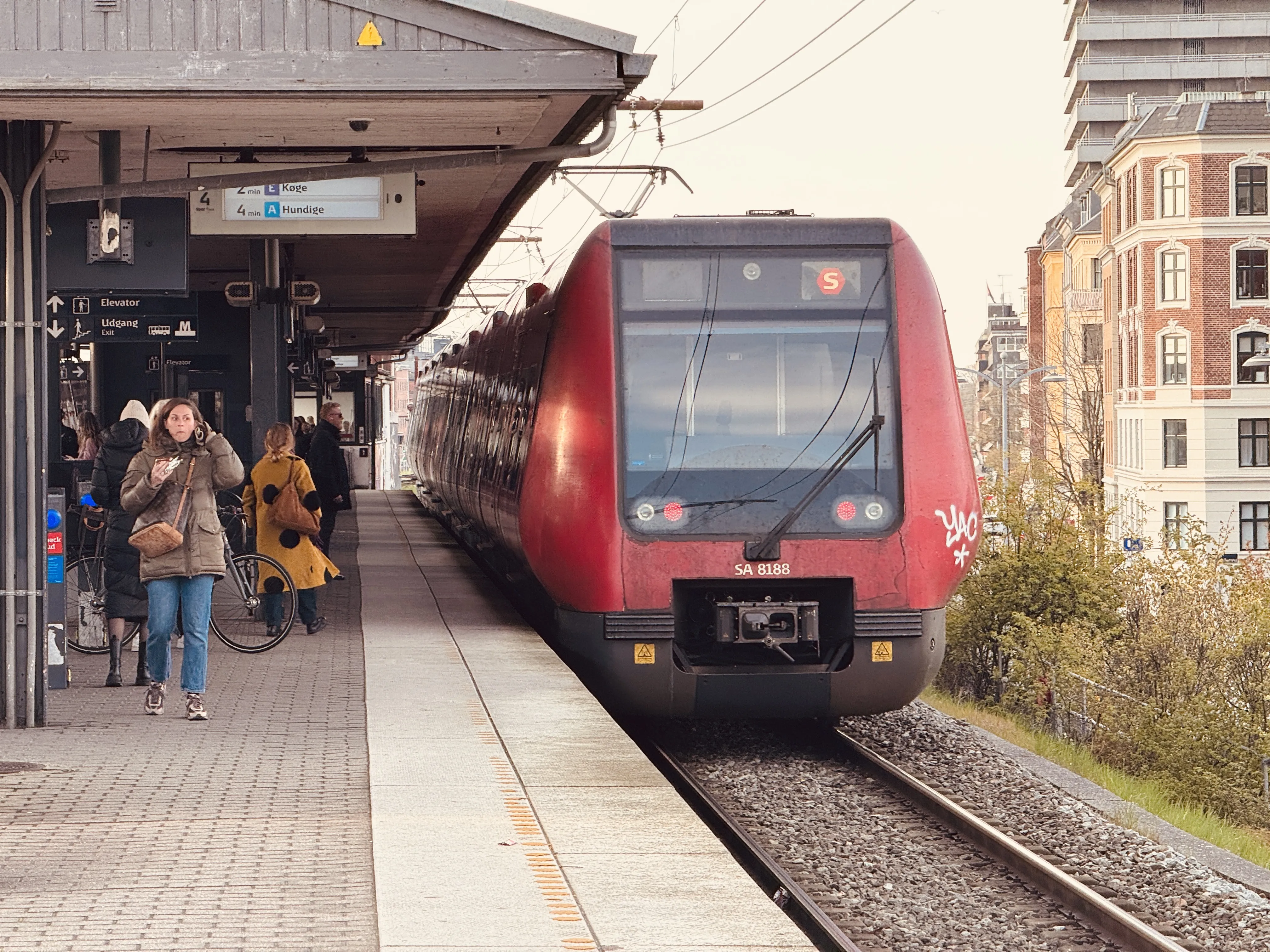 Billede af DSB SA 8188 fotograferet ud for Nordhavn S-togstrinbræt.