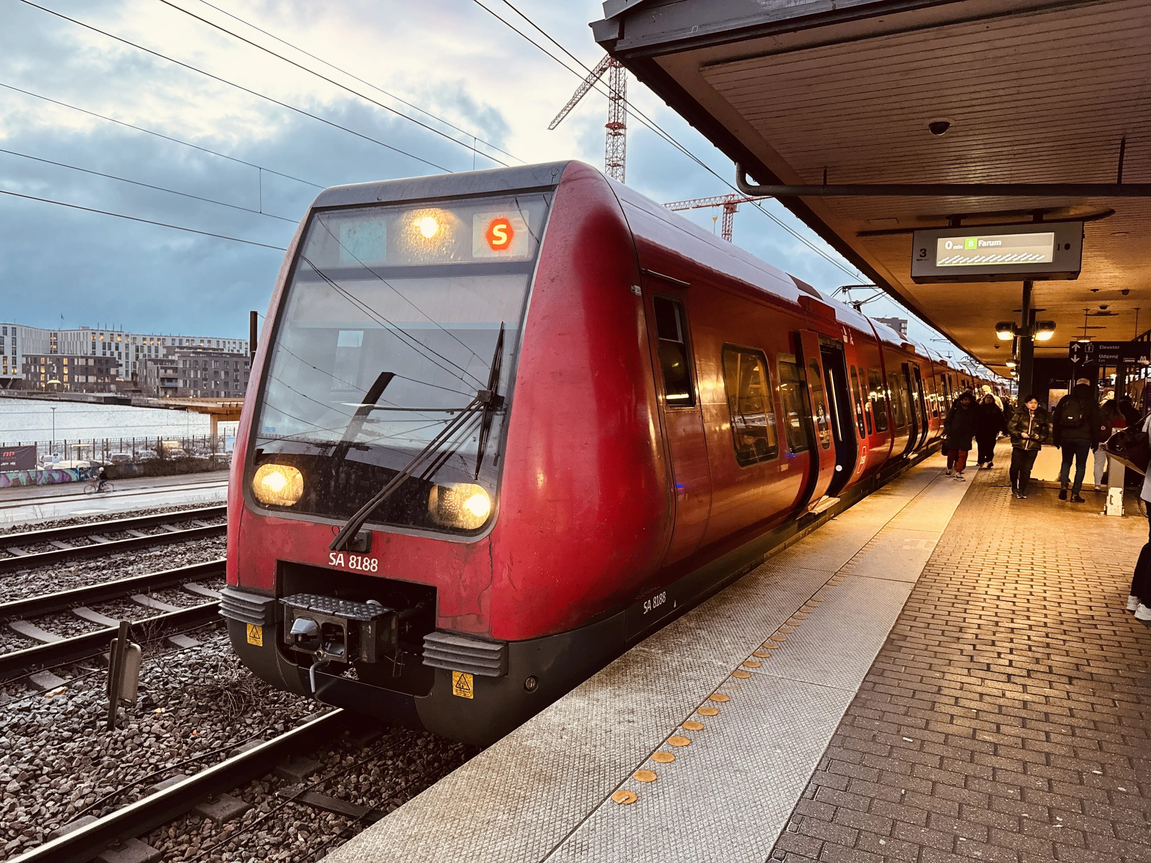 Billede af DSB SA 8188 fotograferet ud for Nordhavn S-togstrinbræt.