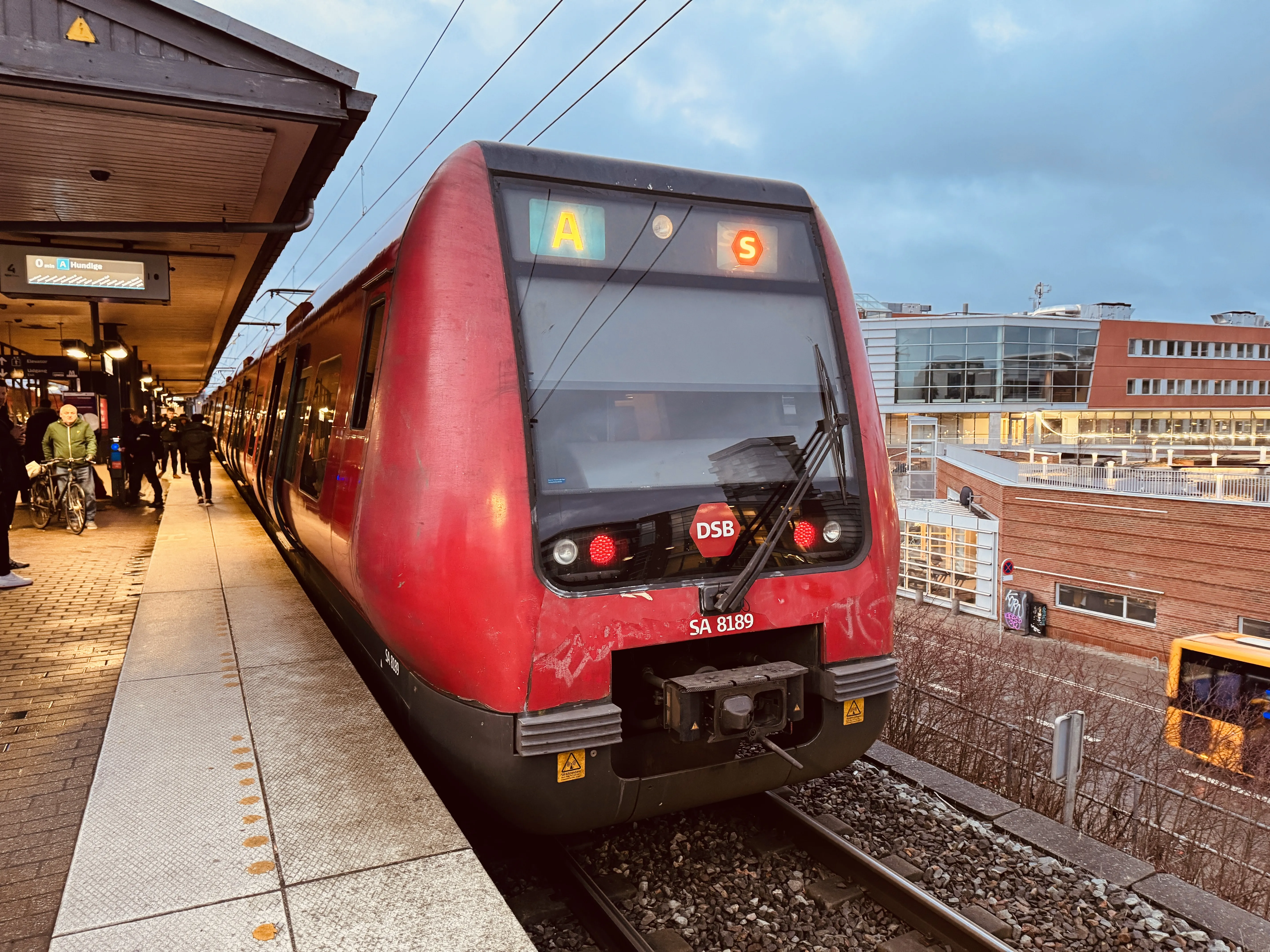 Billede af DSB SA 8189 fotograferet ud for Nordhavn S-togstrinbræt.