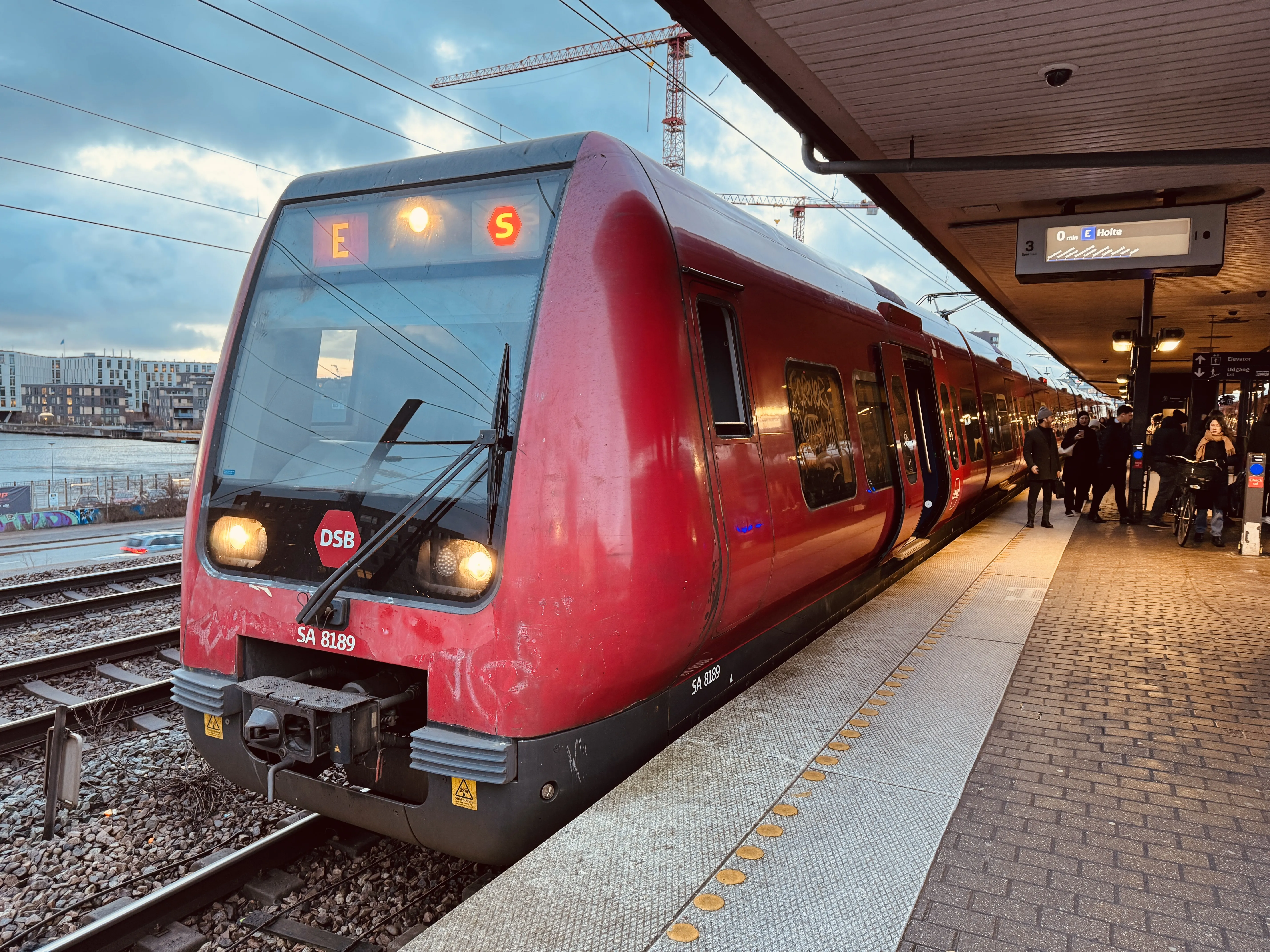 Billede af DSB SA 8189 fotograferet ud for Nordhavn S-togstrinbræt.