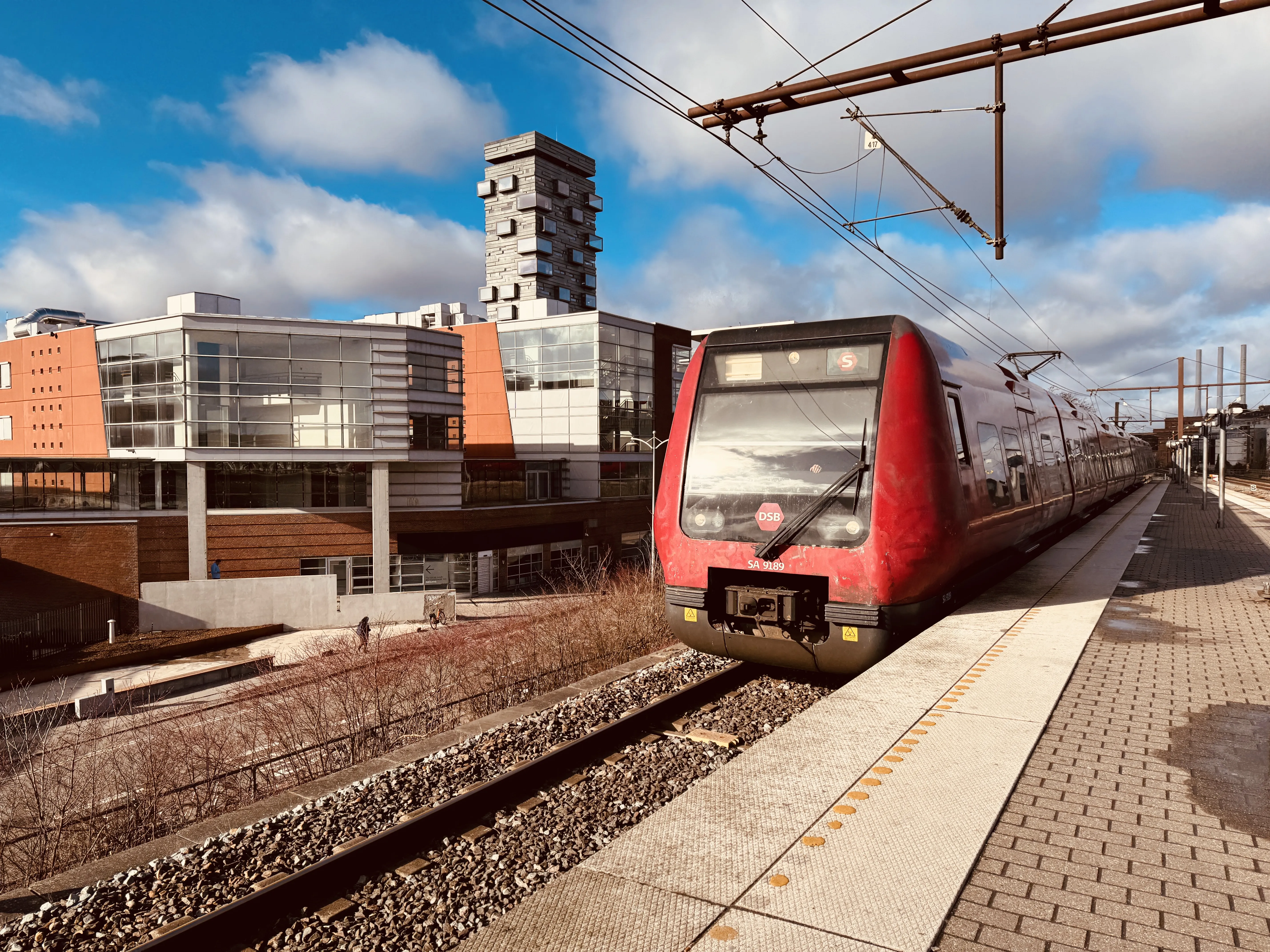 Billede af DSB SA 8189 fotograferet ud for Nordhavn S-togstrinbræt.