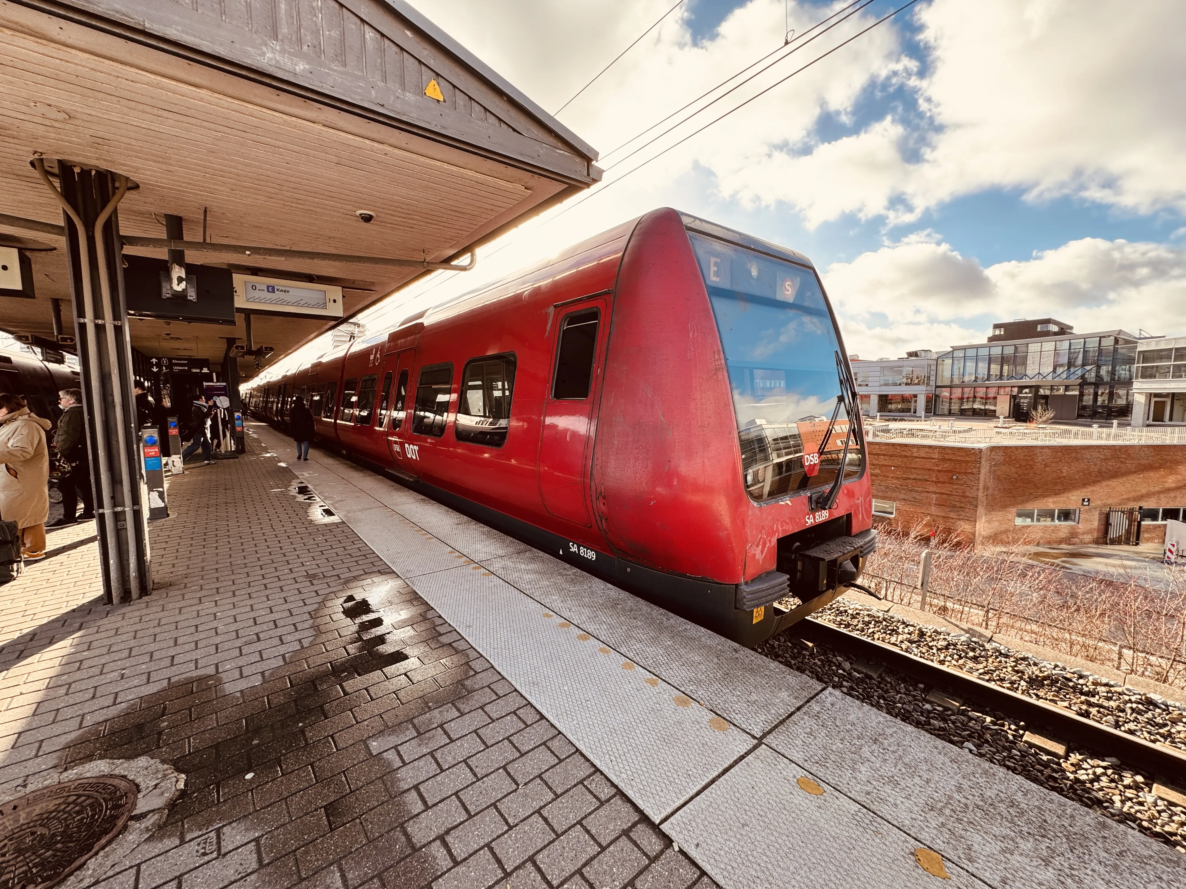 Billede af DSB SA 8189 fotograferet ud for Nordhavn S-togstrinbræt.