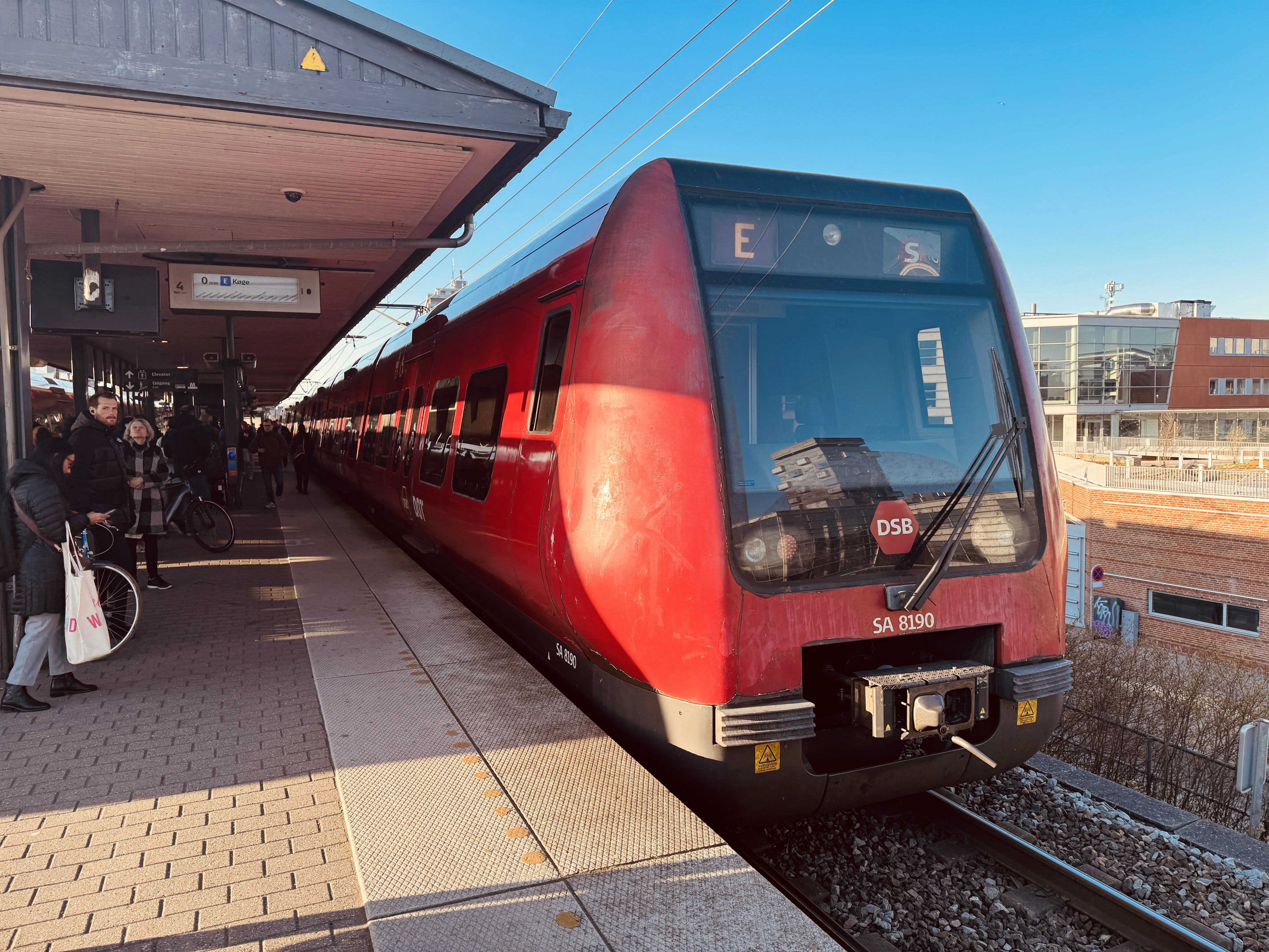 Billede af DSB SA 8190 fotograferet ud for Nordhavn S-togstrinbræt.