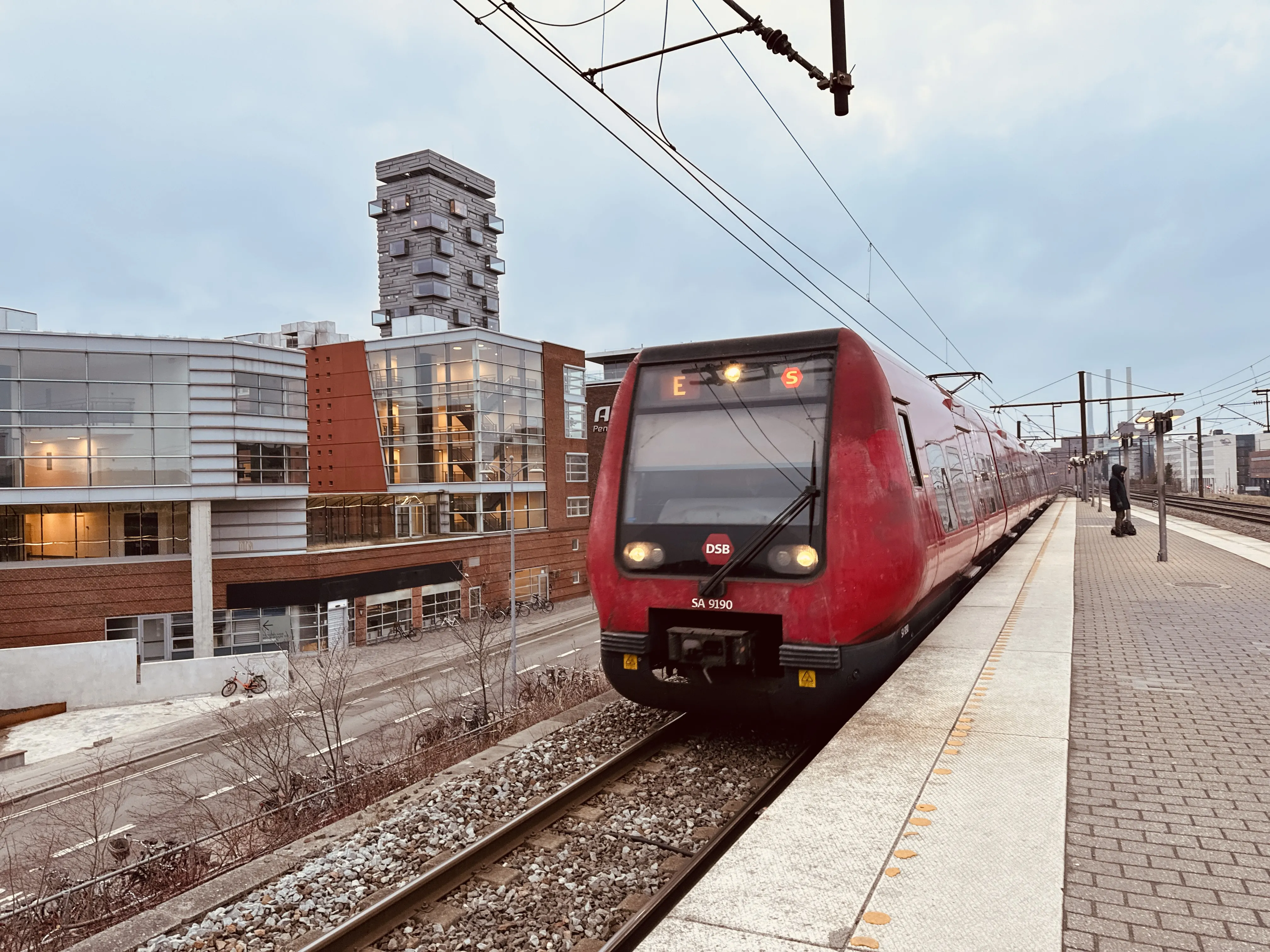 Billede af DSB SA 8190 fotograferet ud for Nordhavn S-togstrinbræt.