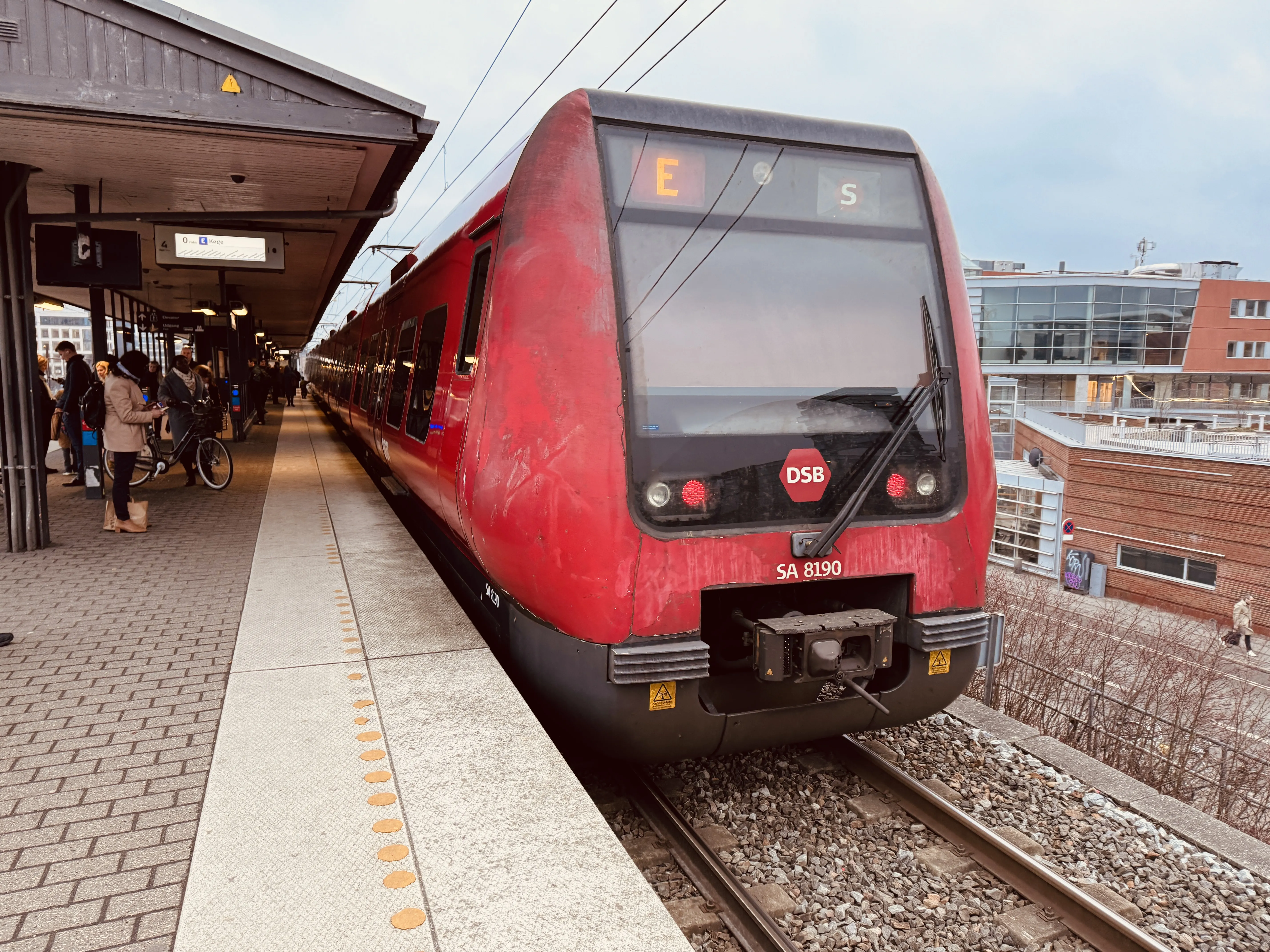 Billede af DSB SA 8190 fotograferet ud for Nordhavn S-togstrinbræt.