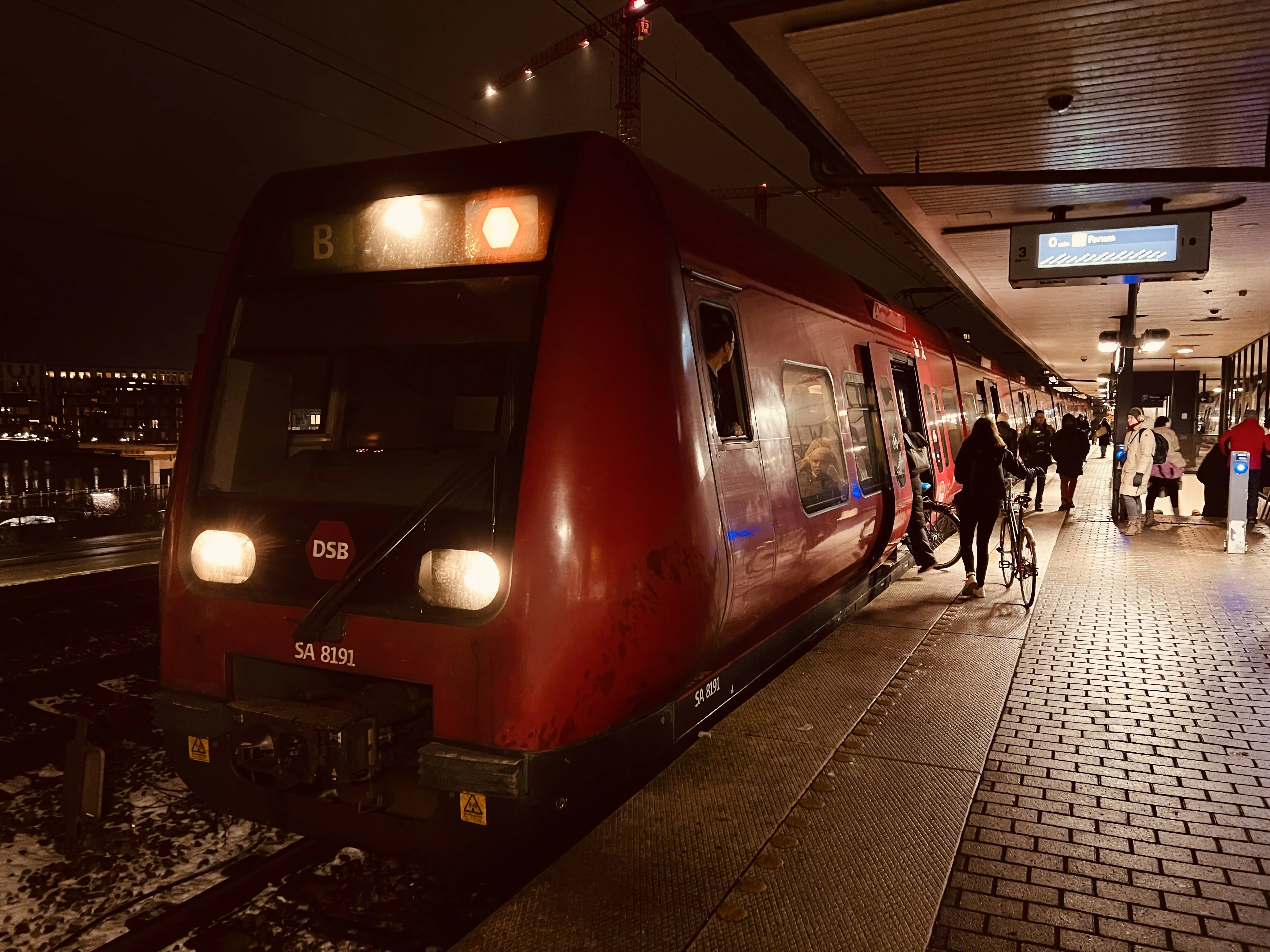 Billede af DSB SA 8191 fotograferet ud for Nordhavn S-togstrinbræt.