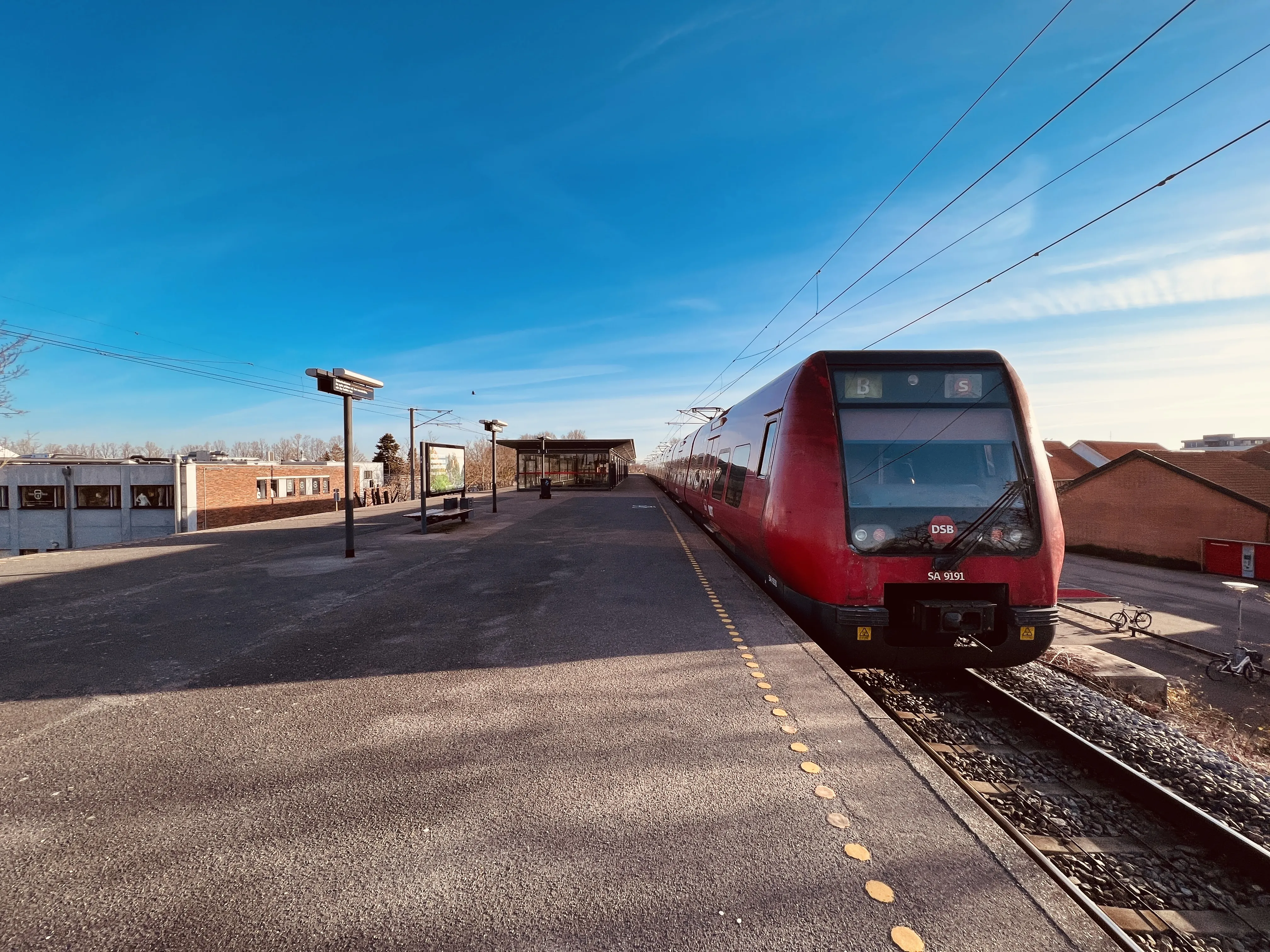 Billede af DSB SA 8191 fotograferet ud for Solrød Strand S-togstrinbræt.