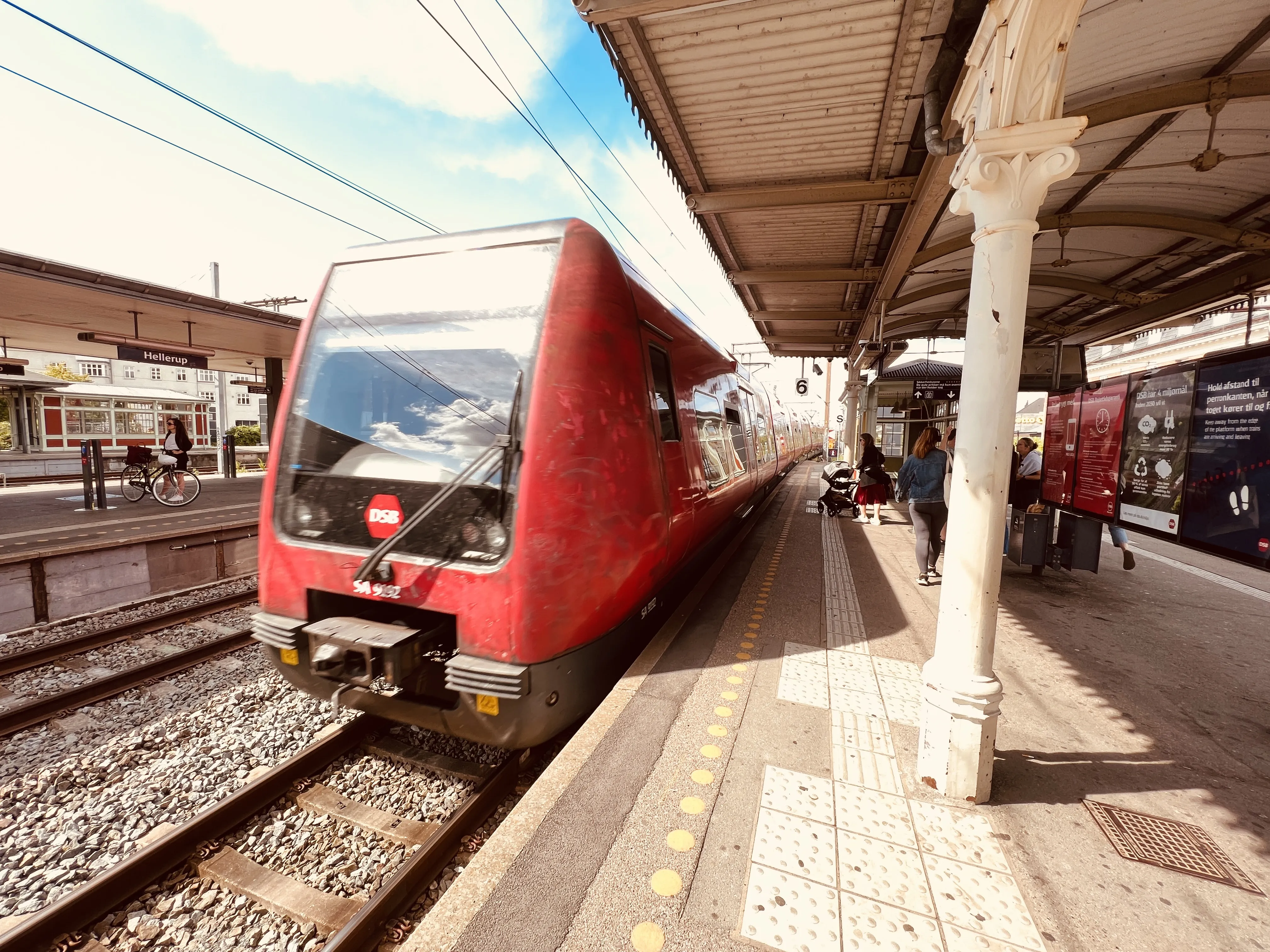 Billede af DSB SA 8192 fotograferet ud for Hellerup Station.