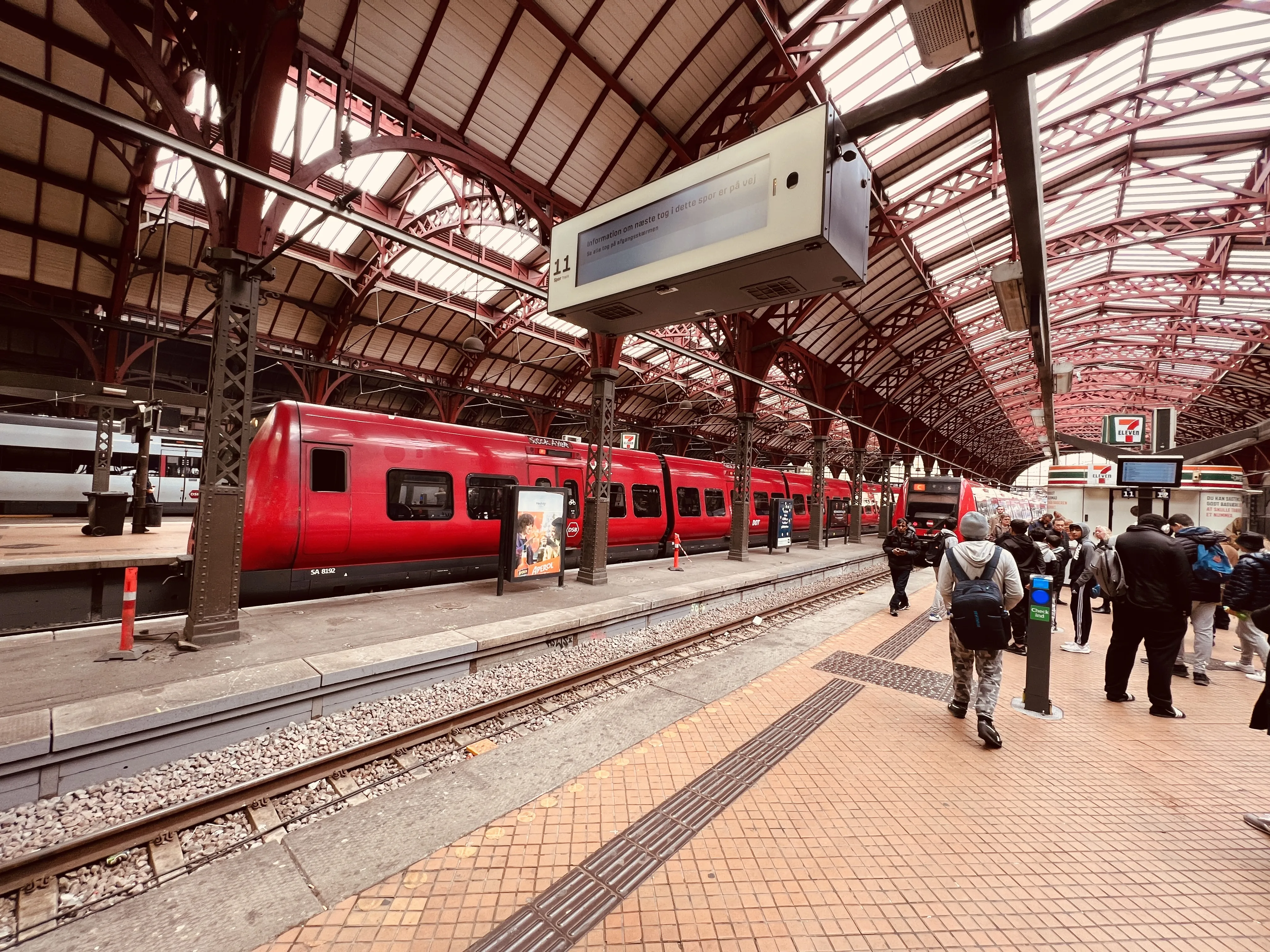 Billede af DSB SA 8192 fotograferet ud for København Hovedbanegård.