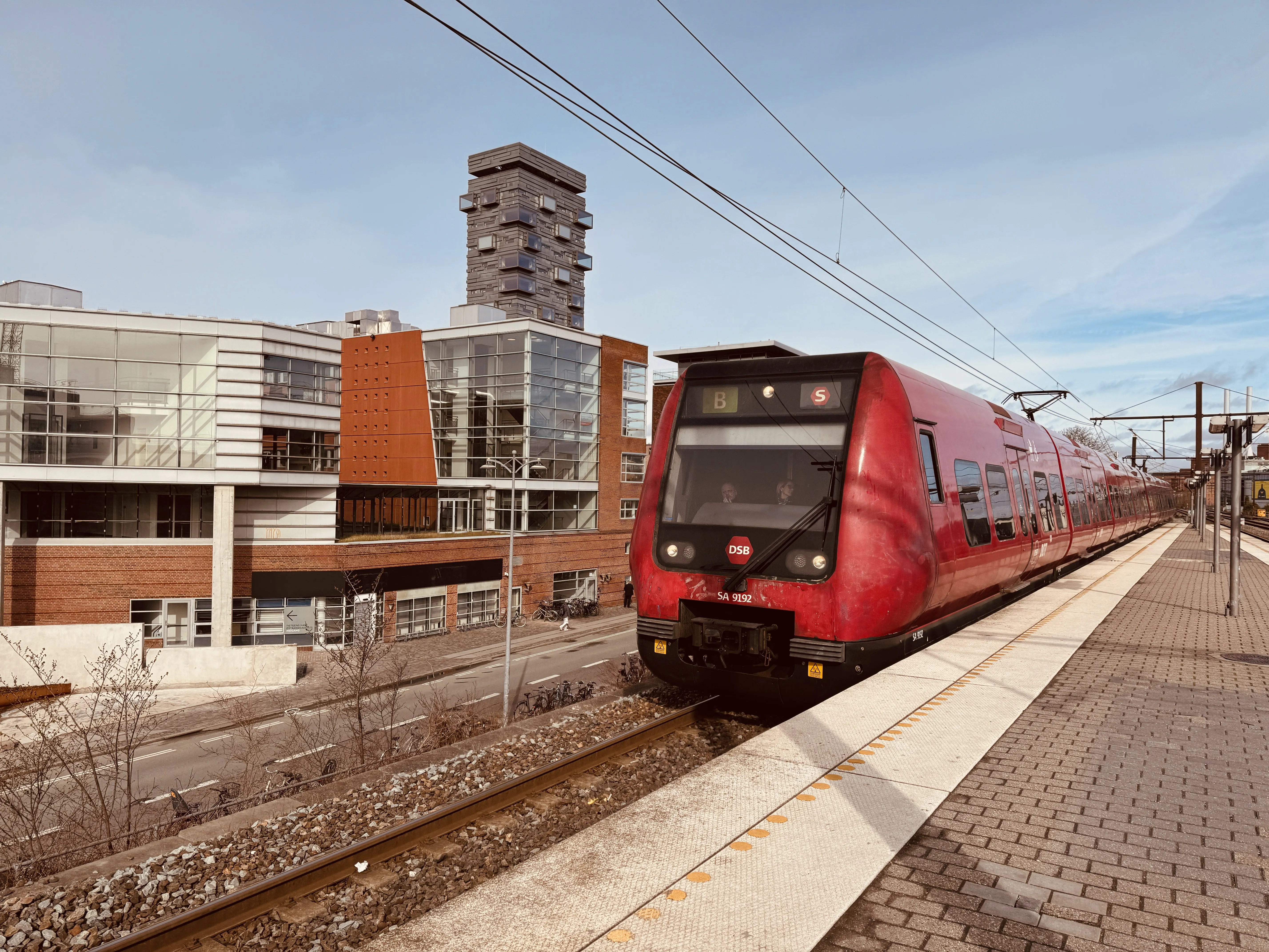 Billede af DSB SA 8192 fotograferet ud for Nordhavn S-togstrinbræt.