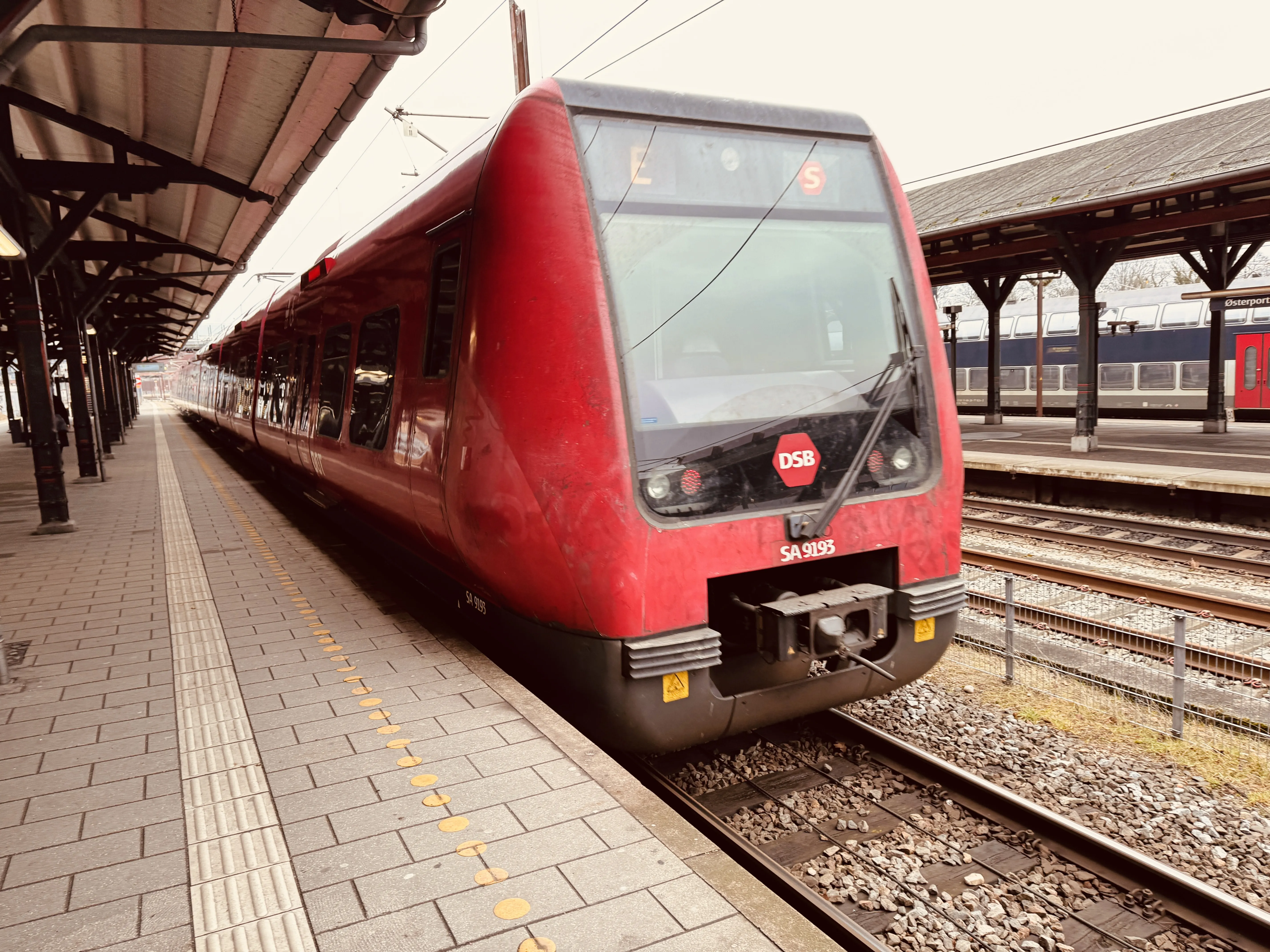 Billede af DSB SA 8193 fotograferet ud for Østerport Station.