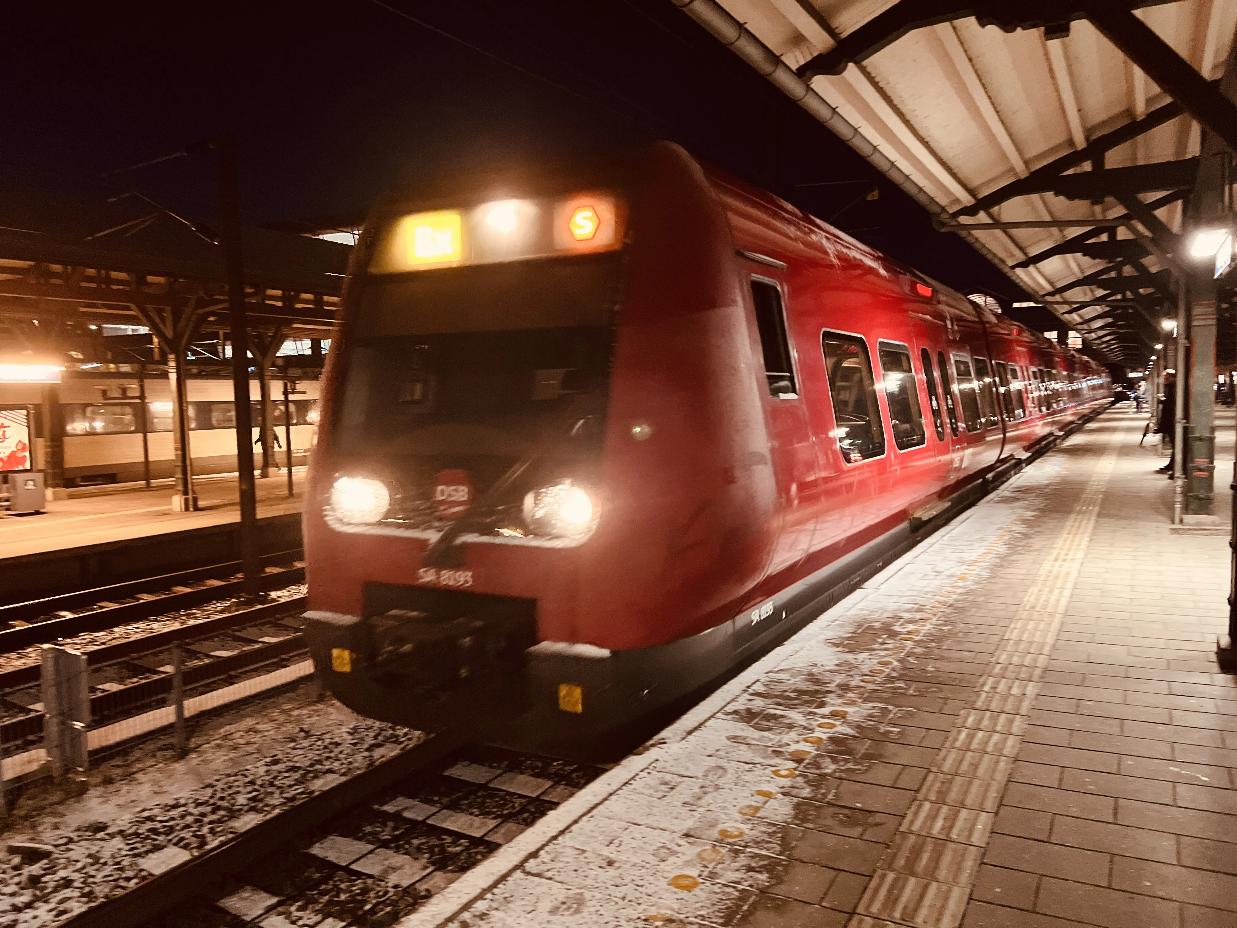 Billede af DSB SA 8193 fotograferet ud for Østerport Station.