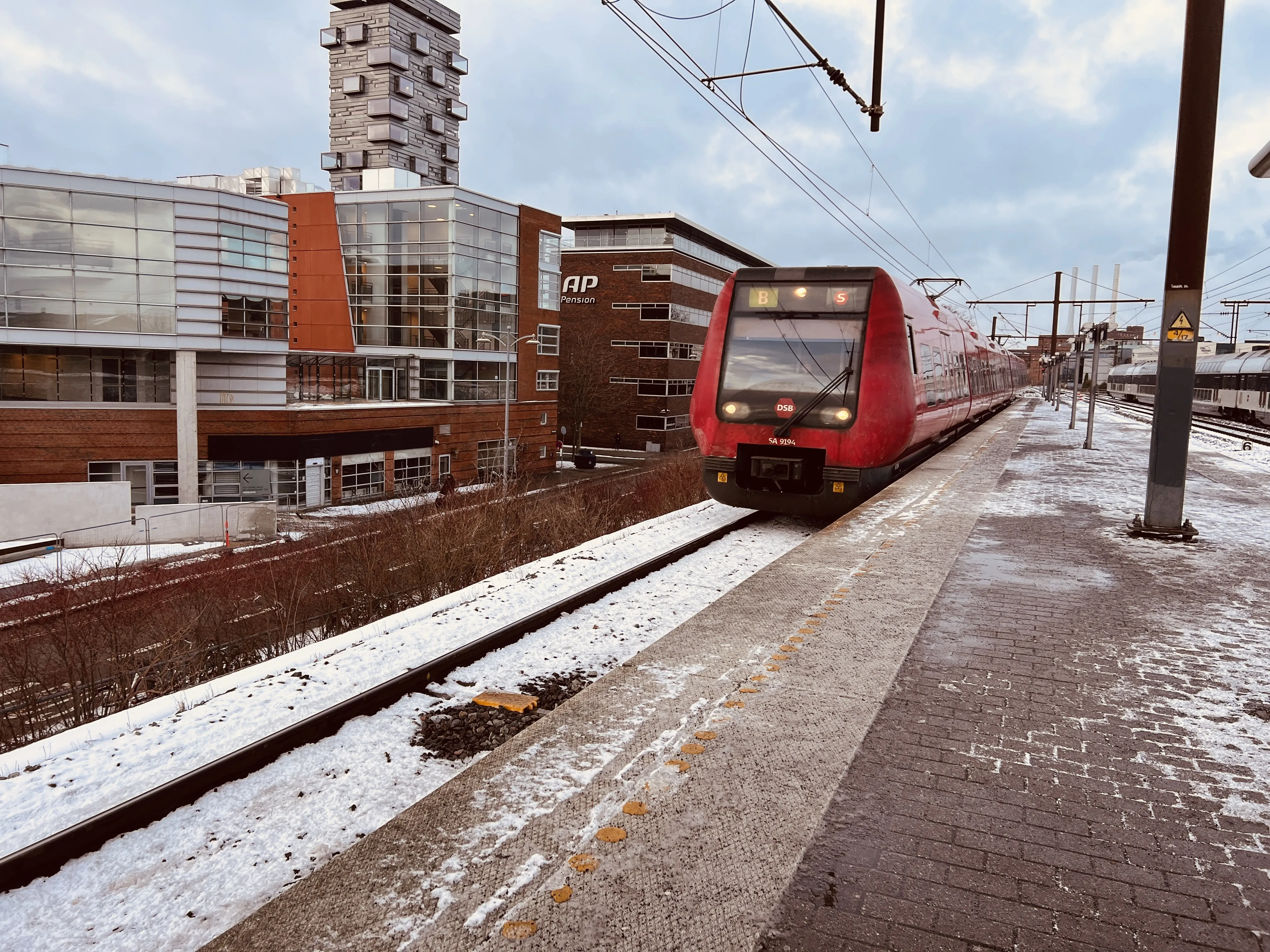 Billede af DSB SA 8194 fotograferet ud for Nordhavn S-togstrinbræt.