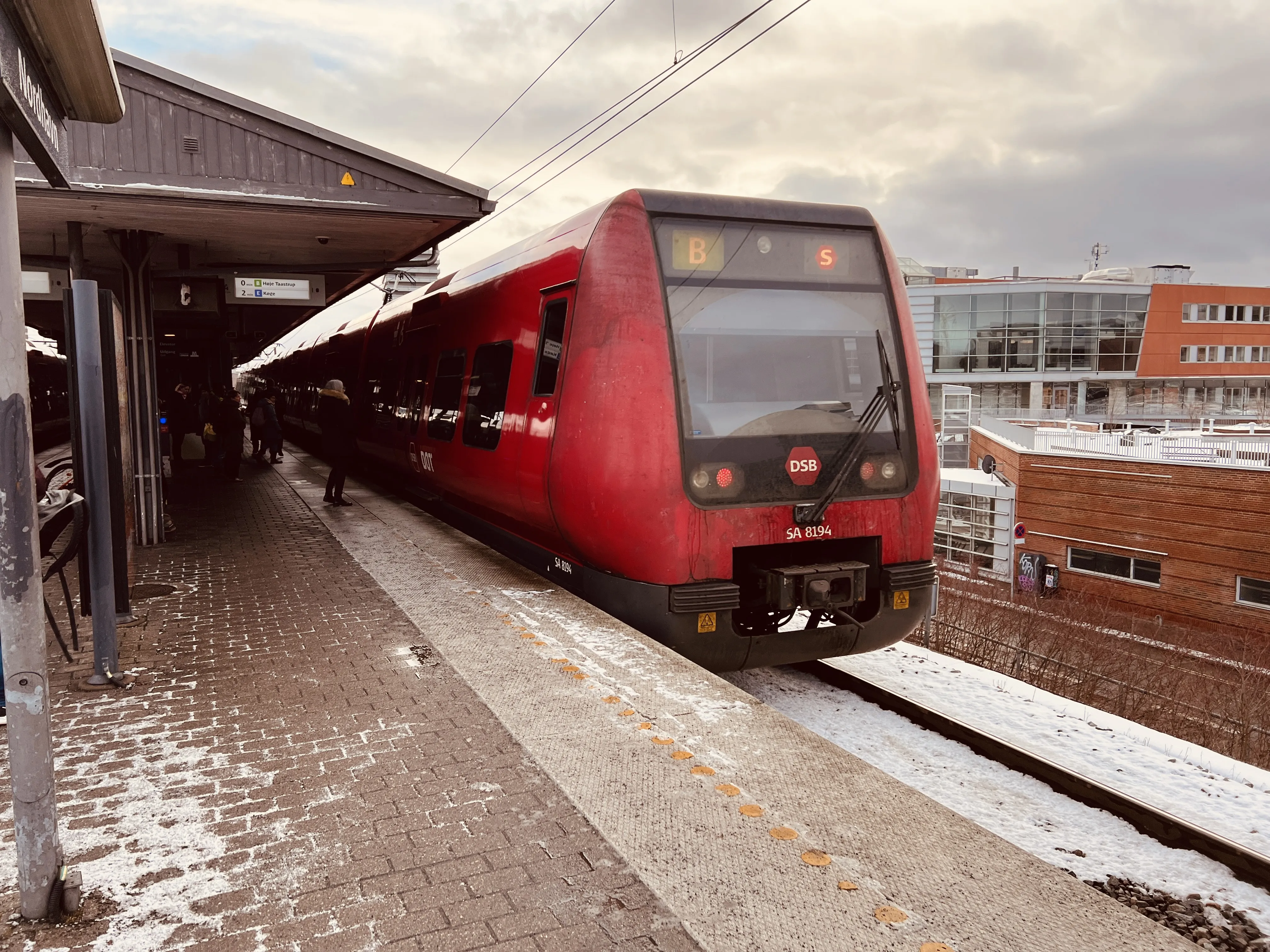 Billede af DSB SA 8194 fotograferet ud for Nordhavn S-togstrinbræt.