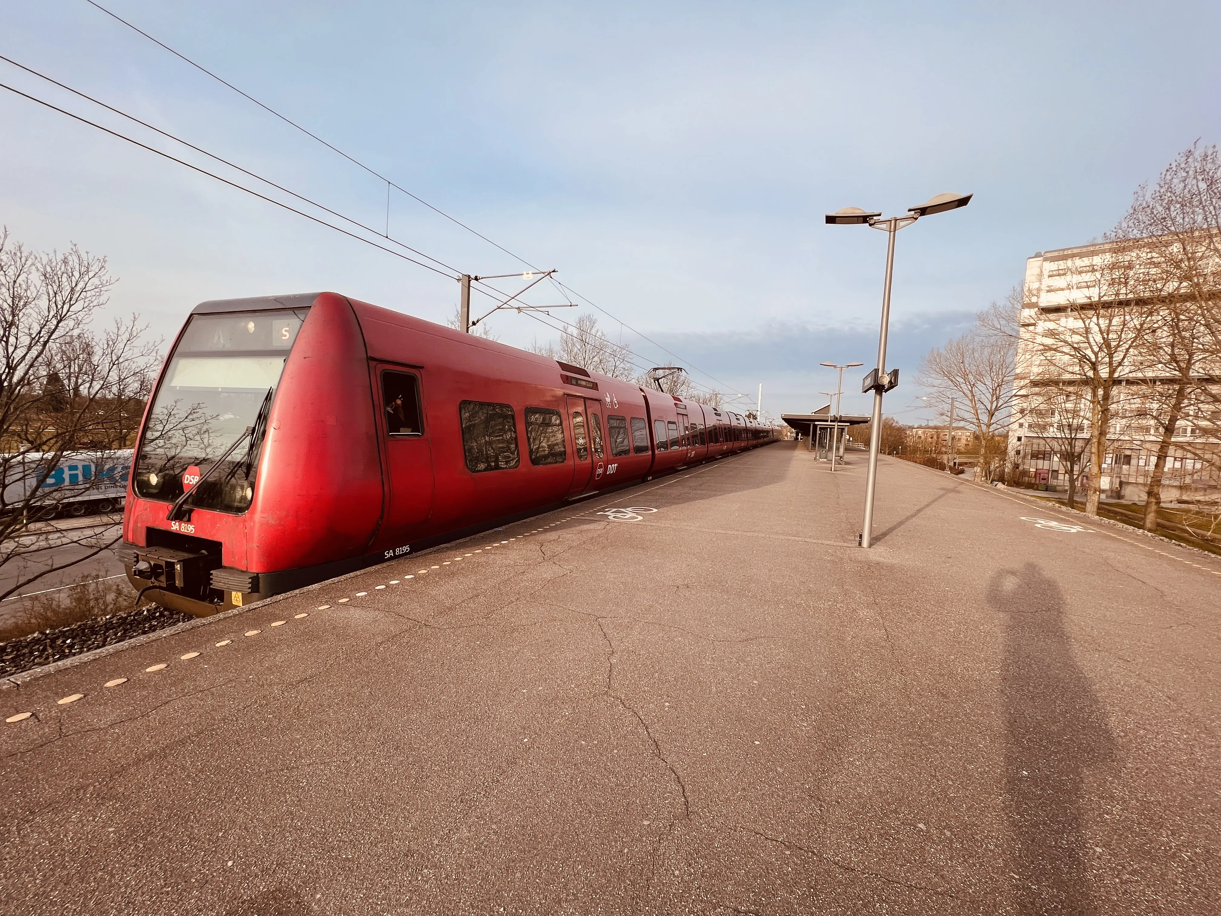 Billede af DSB SA 8195 fotograferet ud for Avedøre S-togstrinbræt.