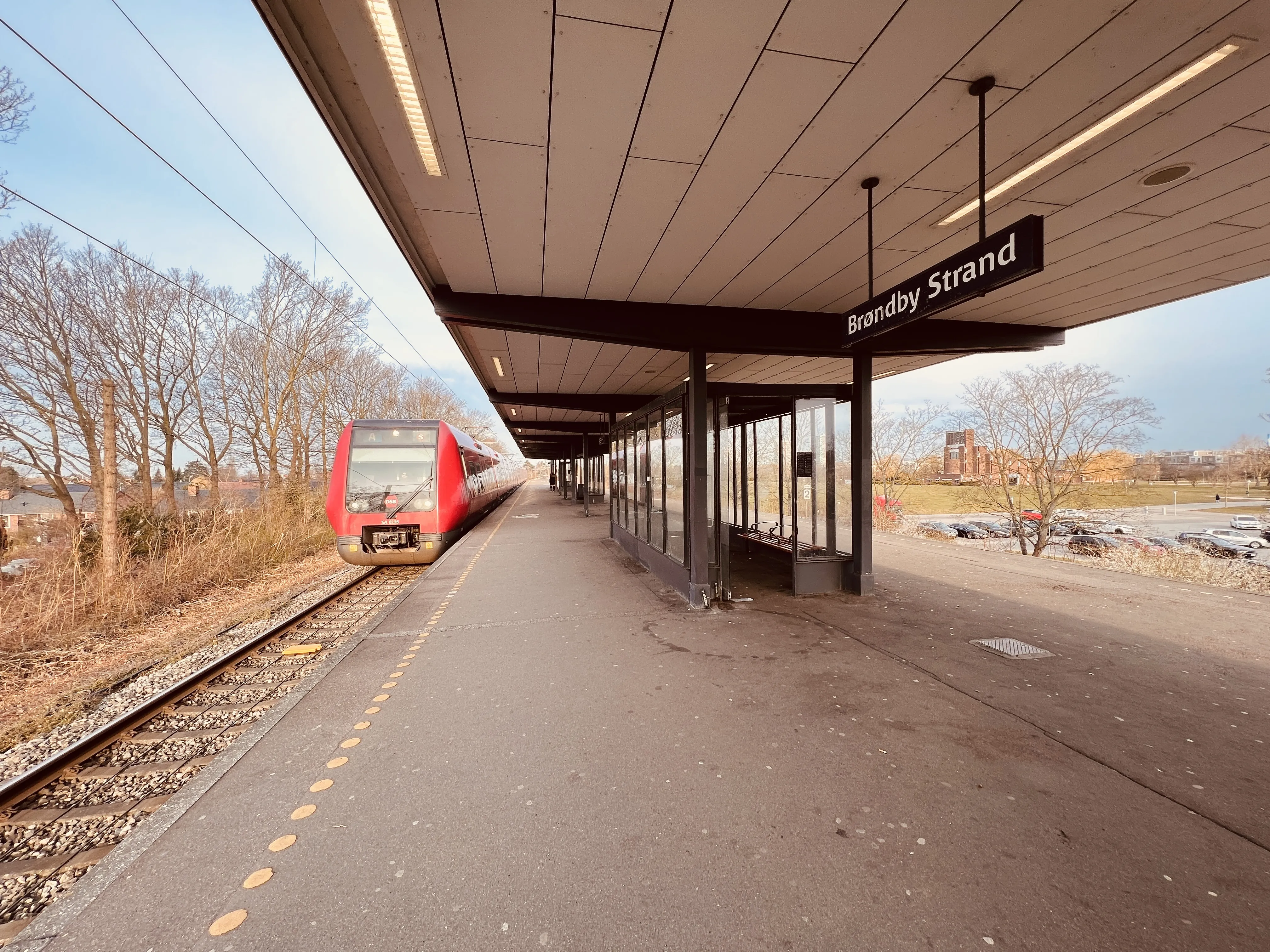 Billede af DSB SA 8195 fotograferet ud for Brøndby Strand S-togstrinbræt.