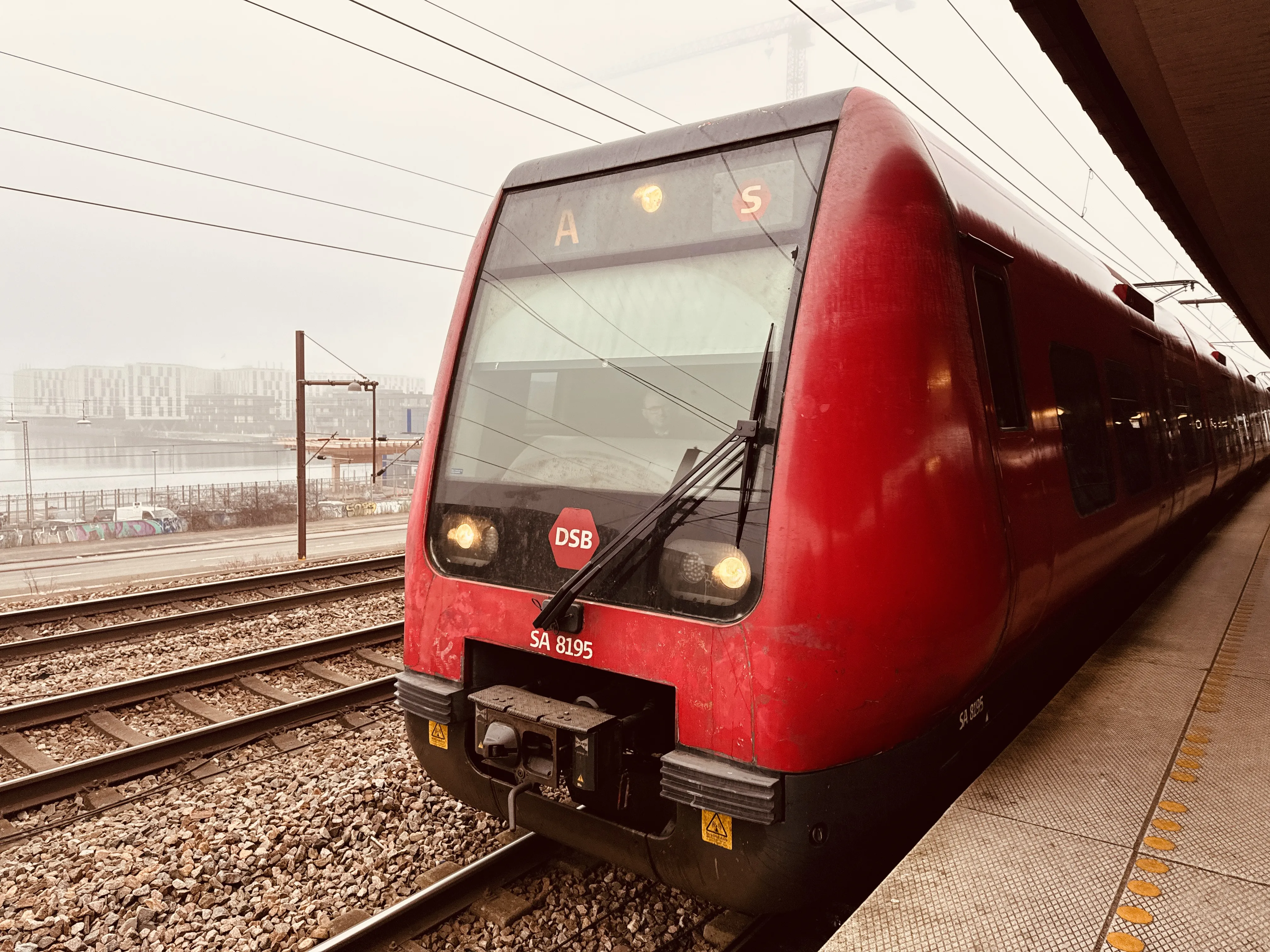 Billede af DSB SA 8195 fotograferet ud for Nordhavn S-togstrinbræt.