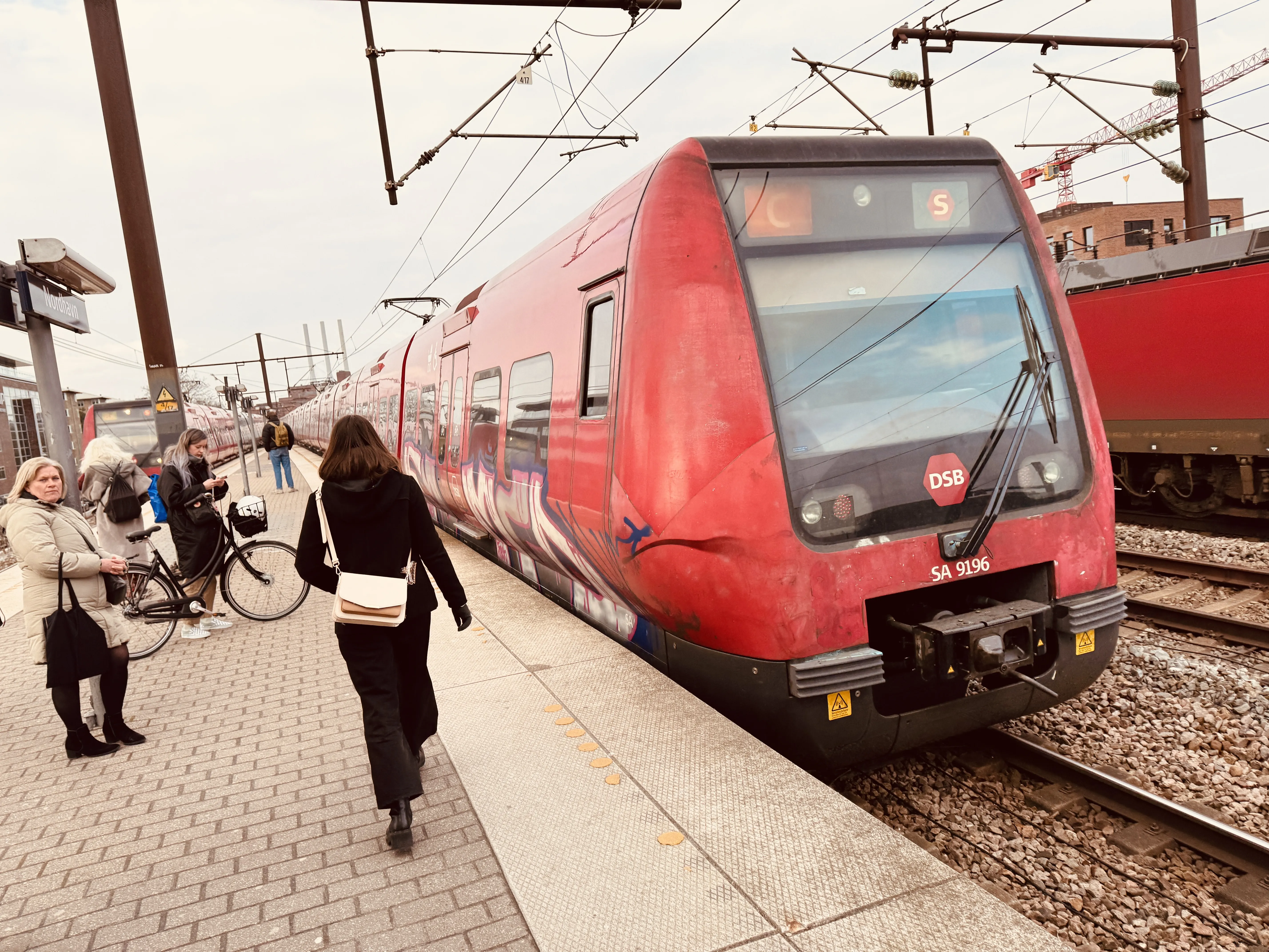 Billede af DSB SA 8196 fotograferet ud for Nordhavn S-togstrinbræt.