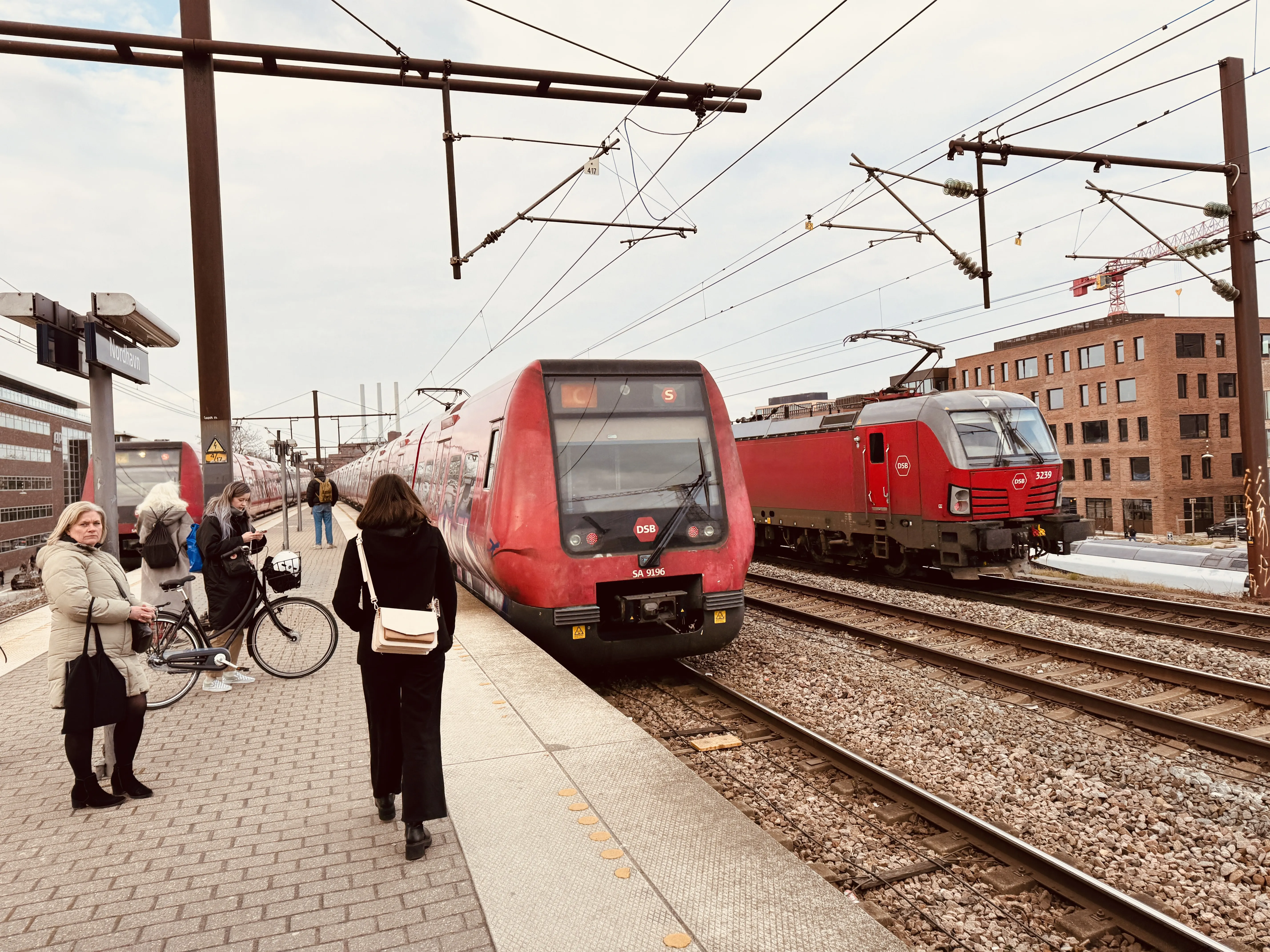 Billede af DSB SA 8196 fotograferet ud for Nordhavn S-togstrinbræt.