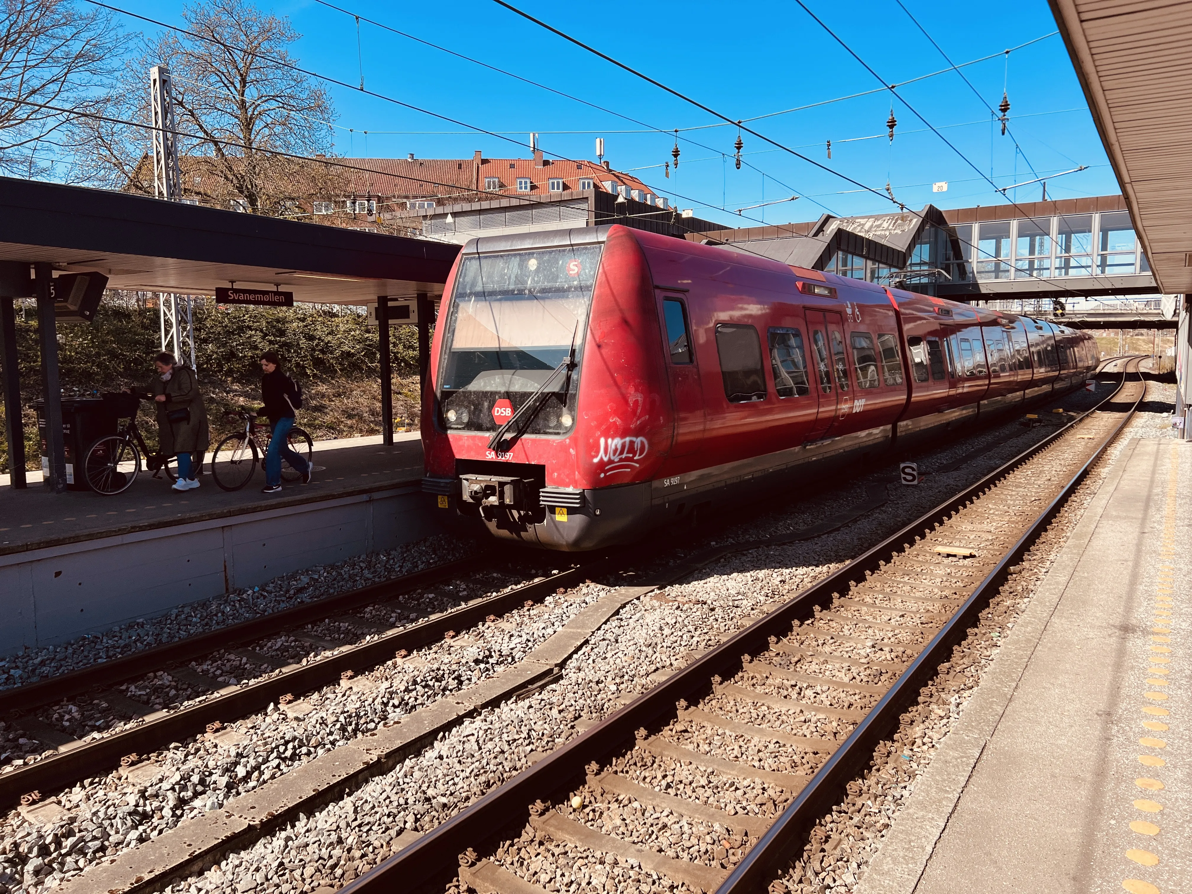 Billede af DSB SA 8197 fotograferet ud for Svanemøllen S-togsstation.