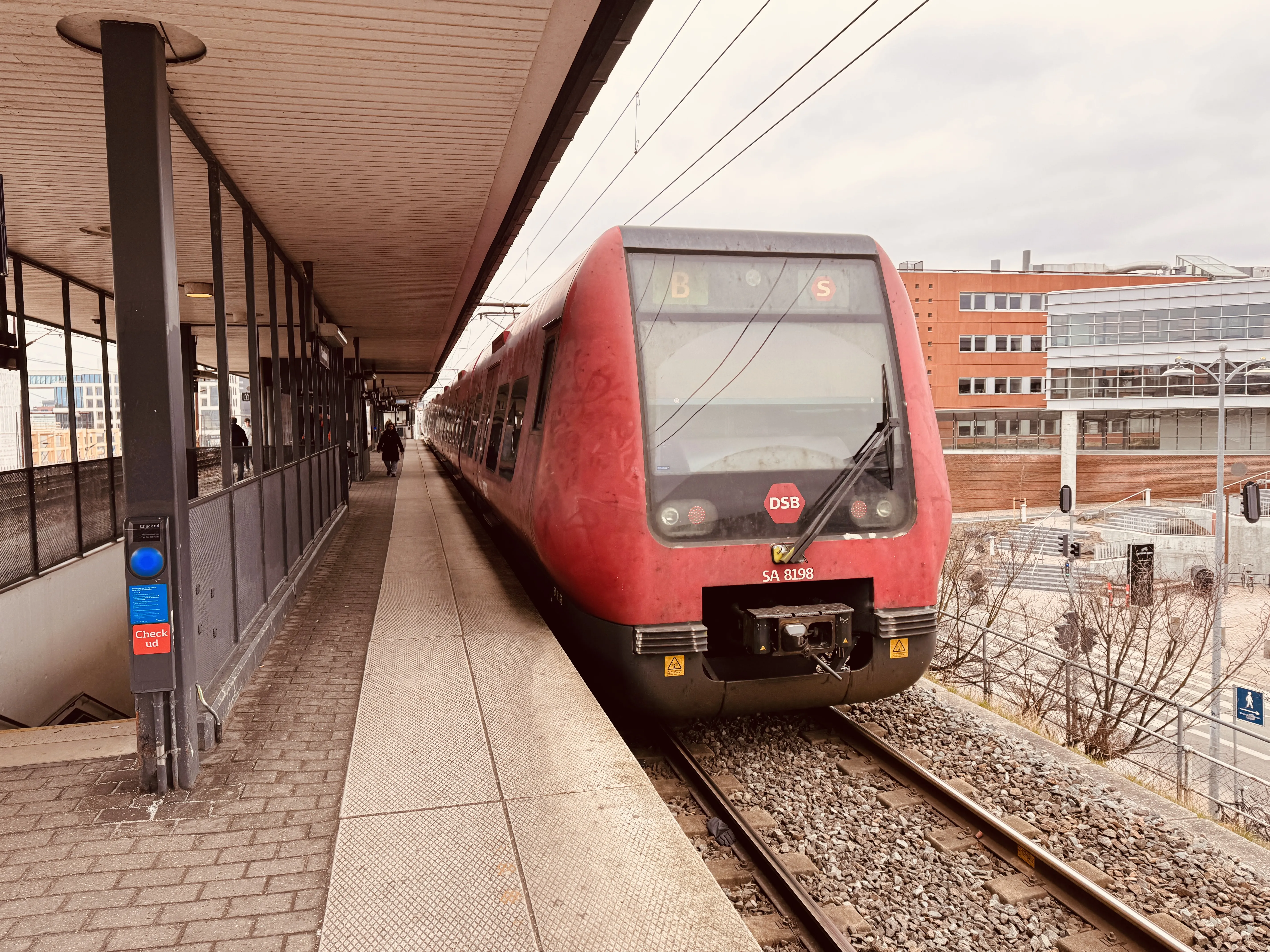 Billede af DSB SA 8198 fotograferet ud for Nordhavn S-togstrinbræt.