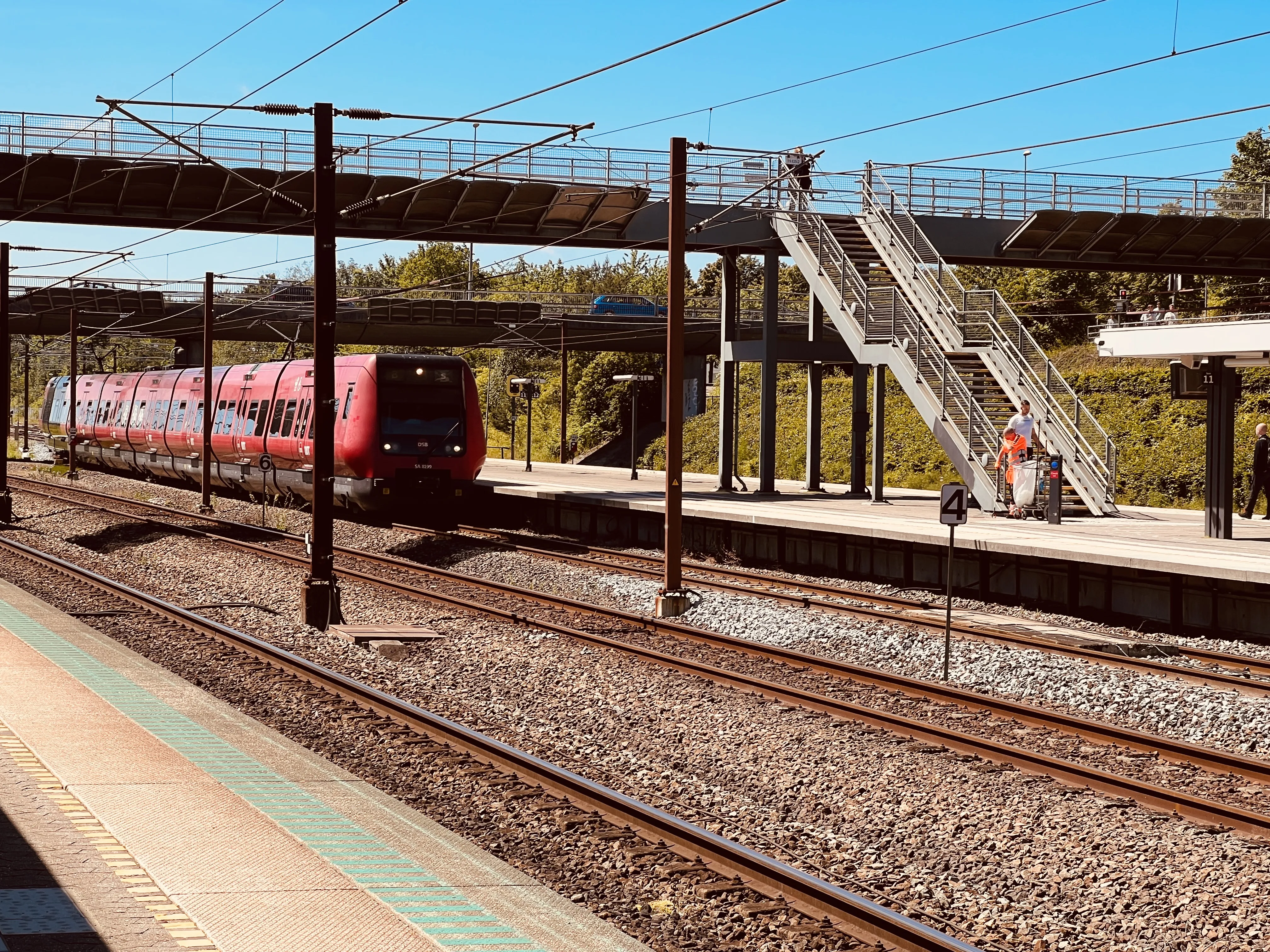 Billede af DSB SA 8199 fotograferet ud for Høje Taastrup Station.