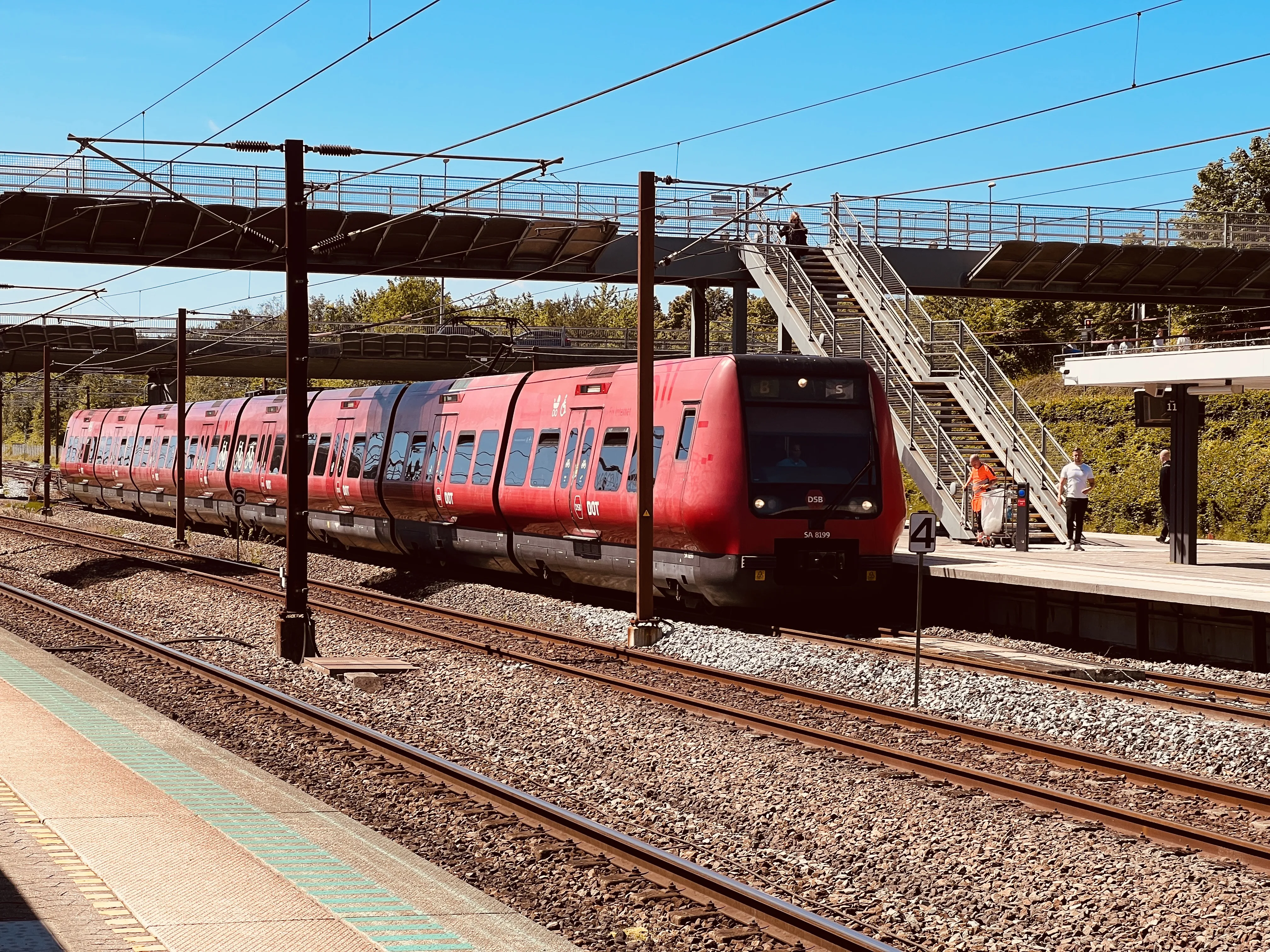 Billede af DSB SA 8199 fotograferet ud for Høje Taastrup Station.