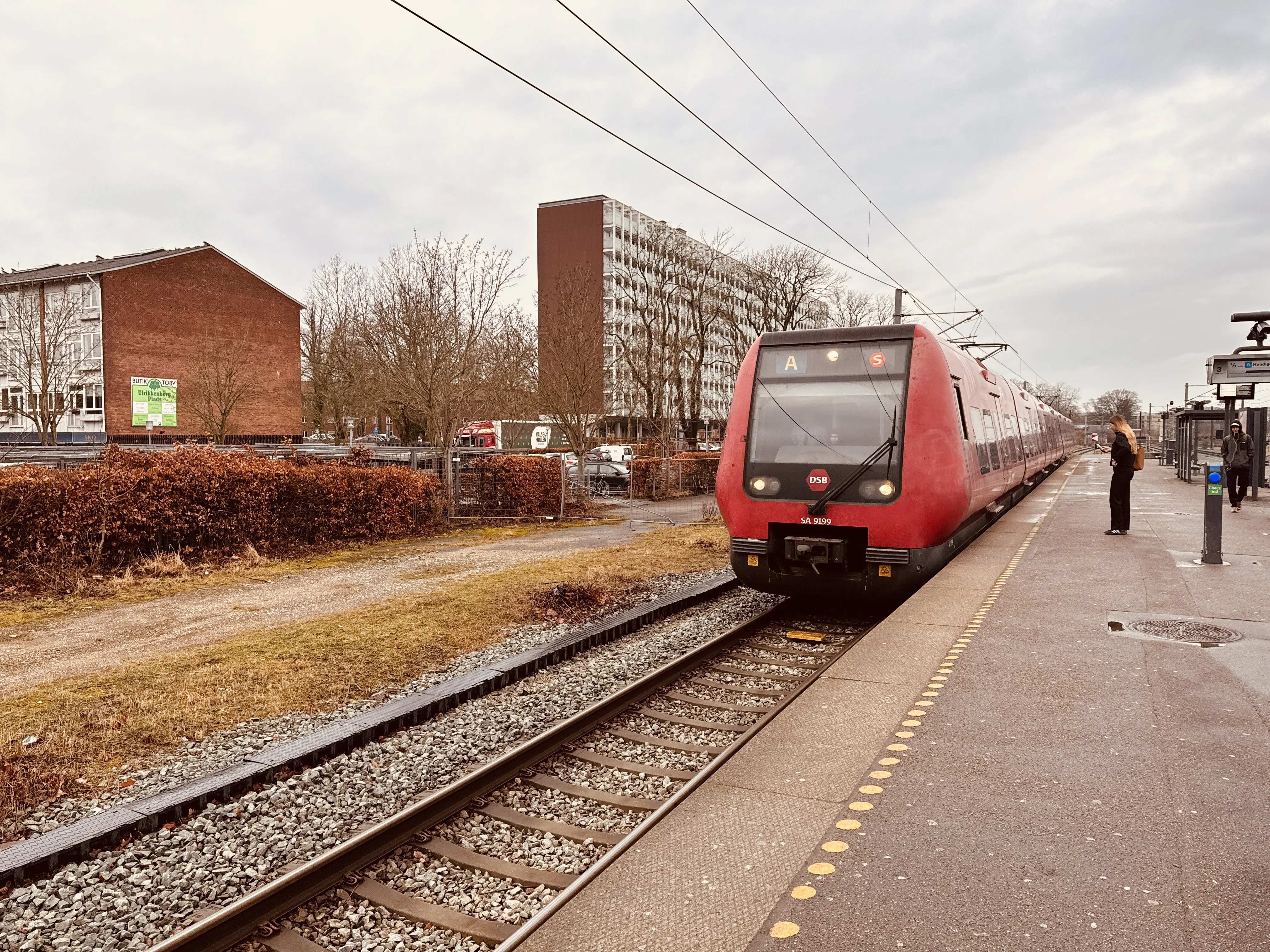 Billede af DSB SA 8199 fotograferet ud for Lyngby Station.