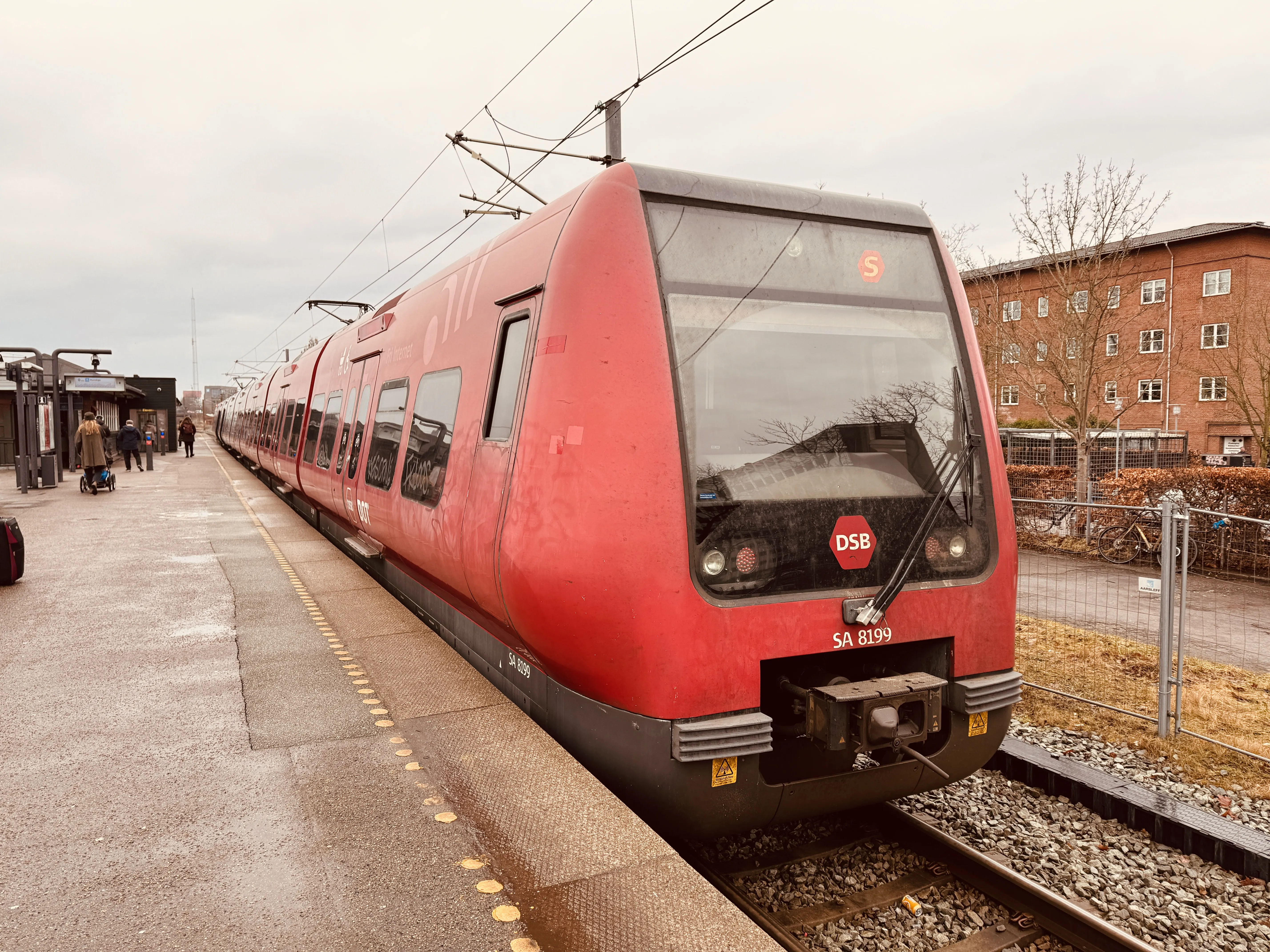 Billede af DSB SA 8199 fotograferet ud for Lyngby Station.