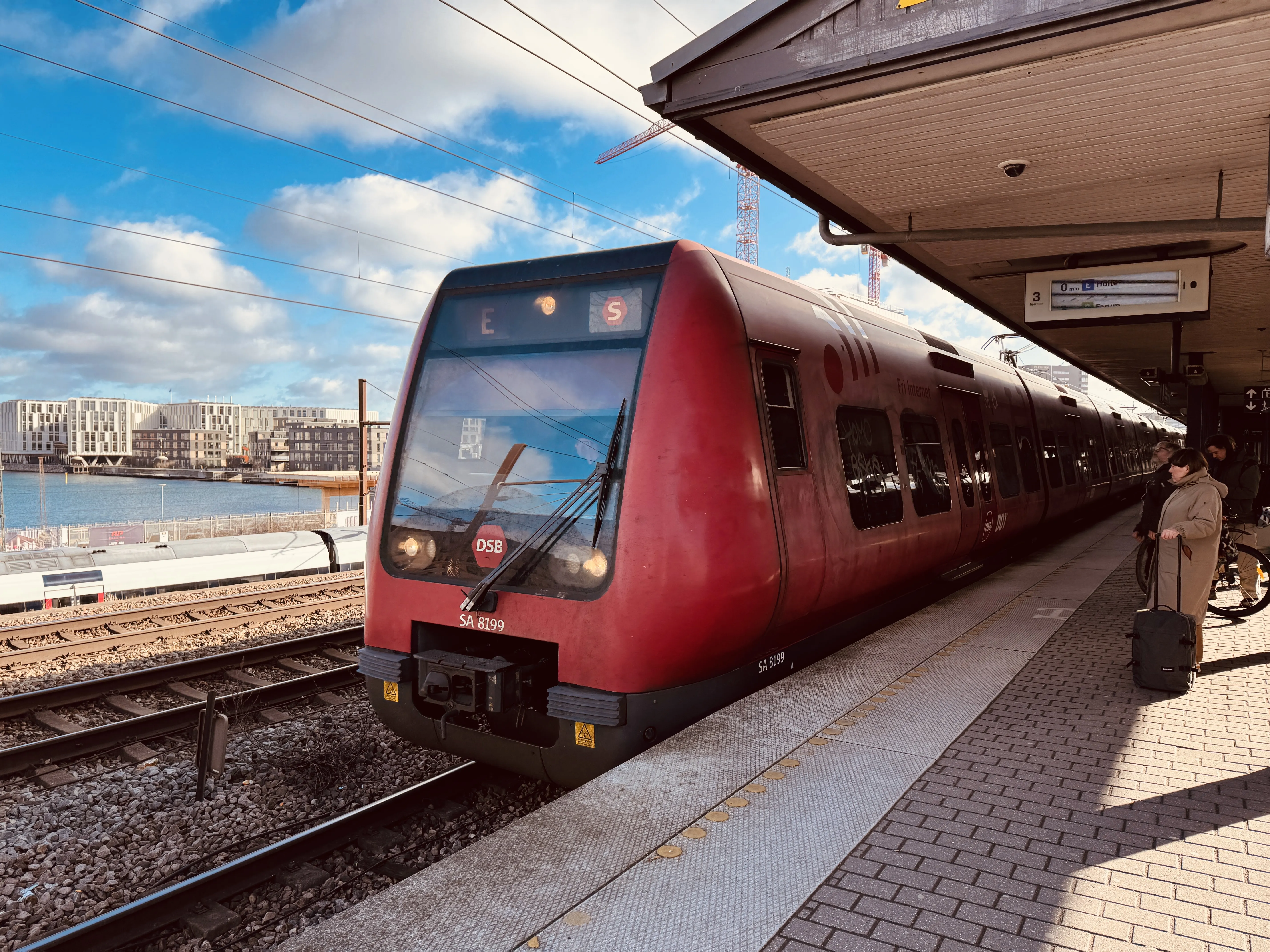 Billede af DSB SA 8199 fotograferet ud for Nordhavn S-togstrinbræt.