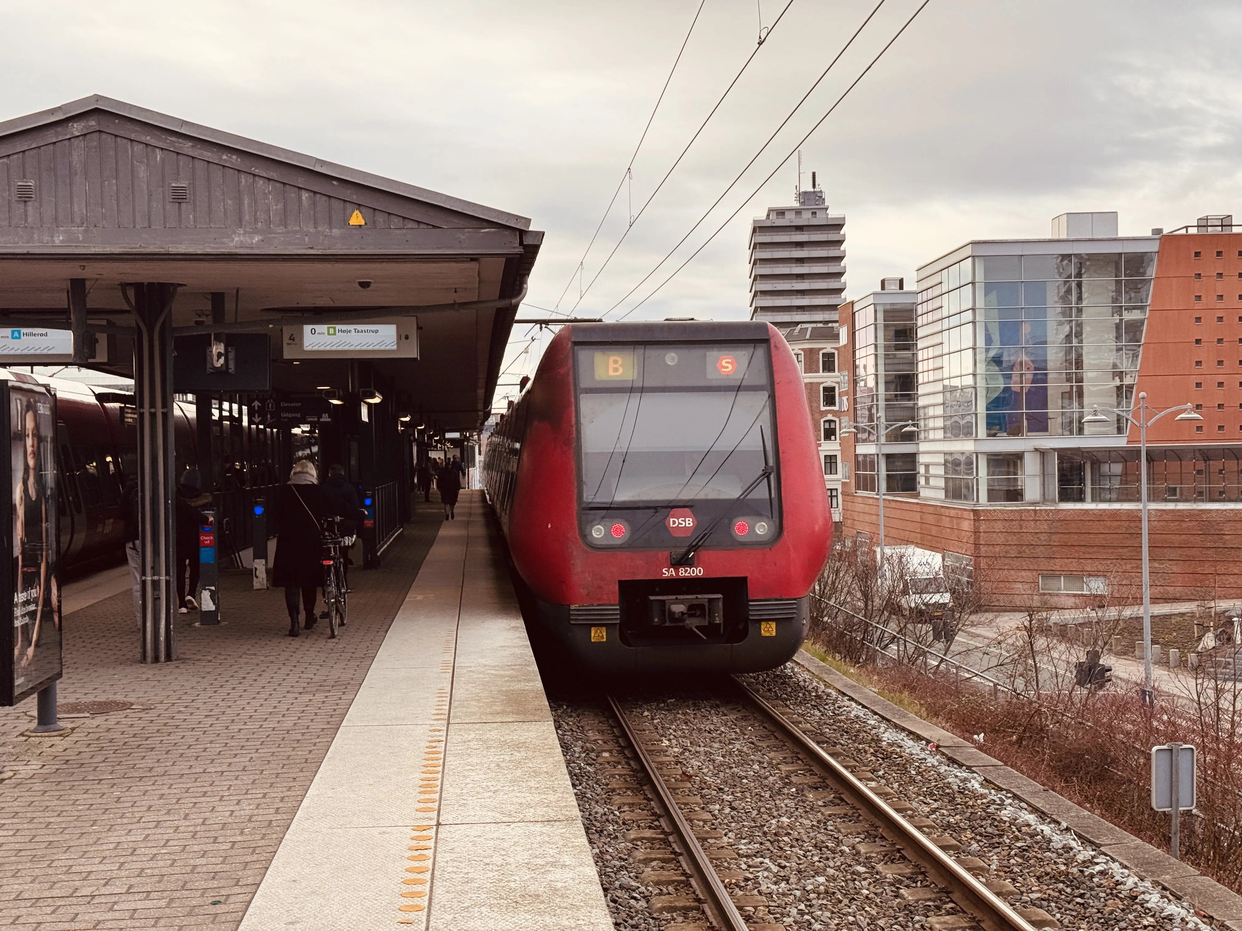 Billede af DSB SA 8200 fotograferet ud for Nordhavn S-togstrinbræt.