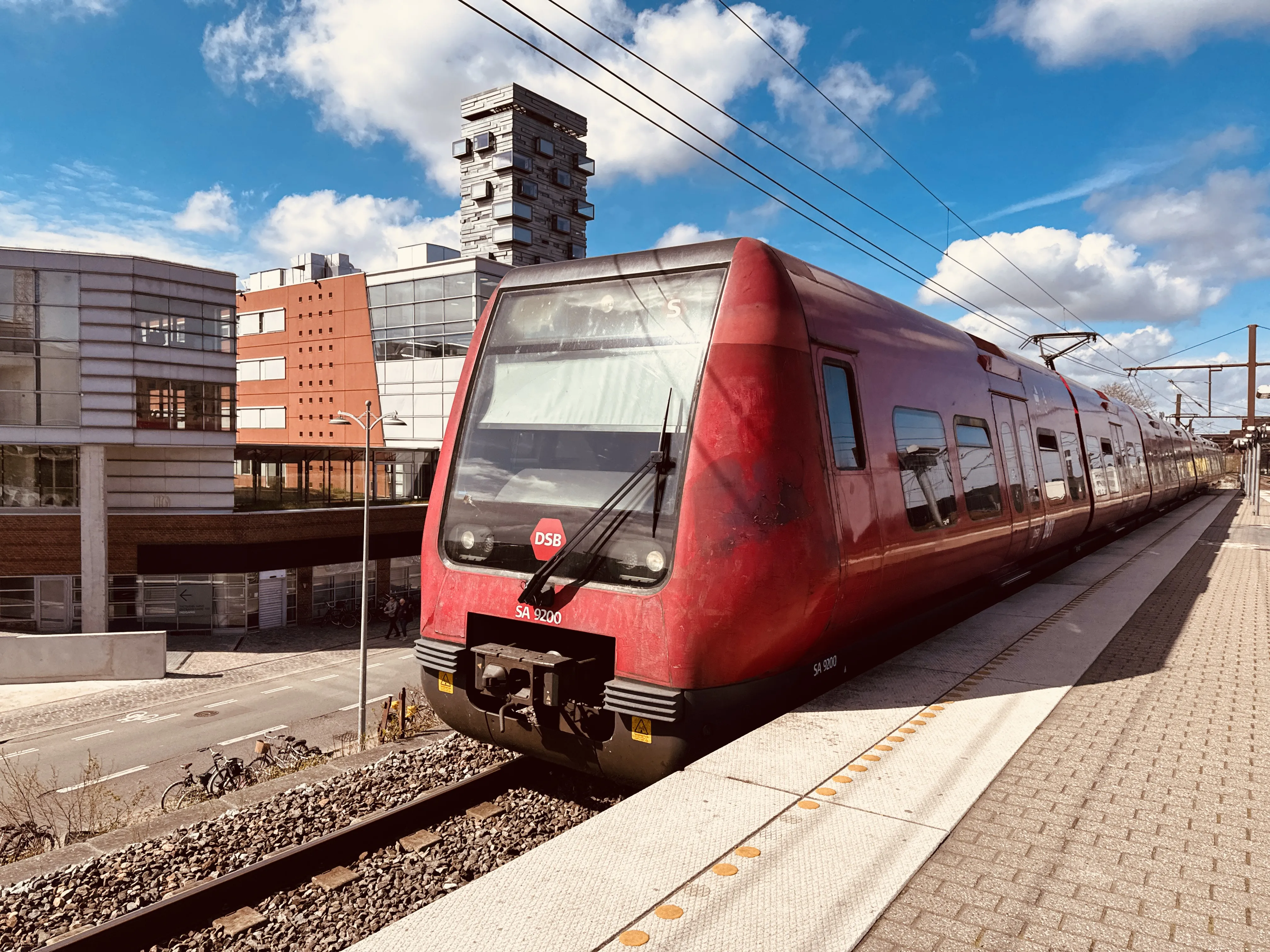 Billede af DSB SA 8200 fotograferet ud for Nordhavn S-togstrinbræt.