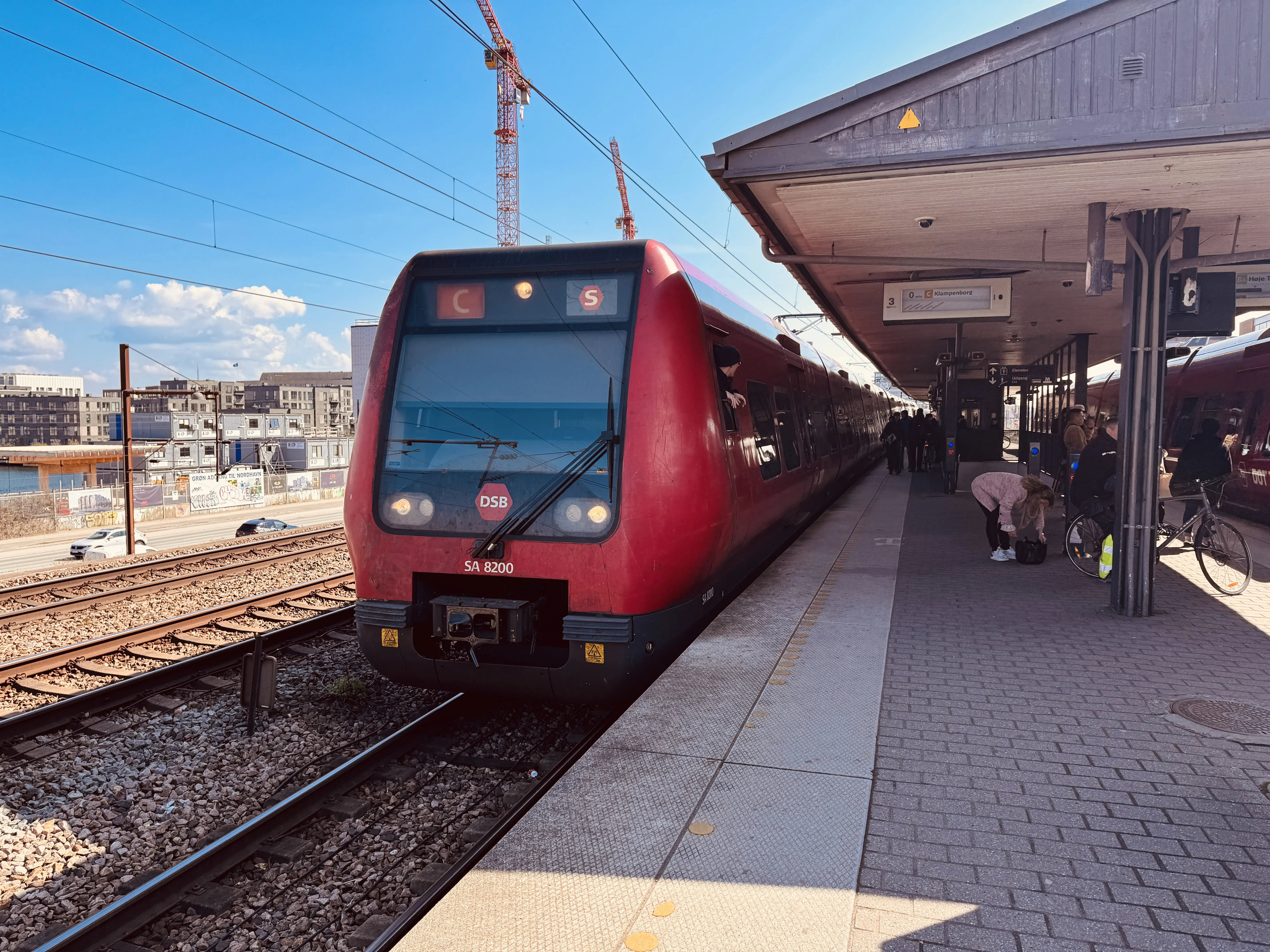 Billede af DSB SA 8200 fotograferet ud for Nordhavn S-togstrinbræt.