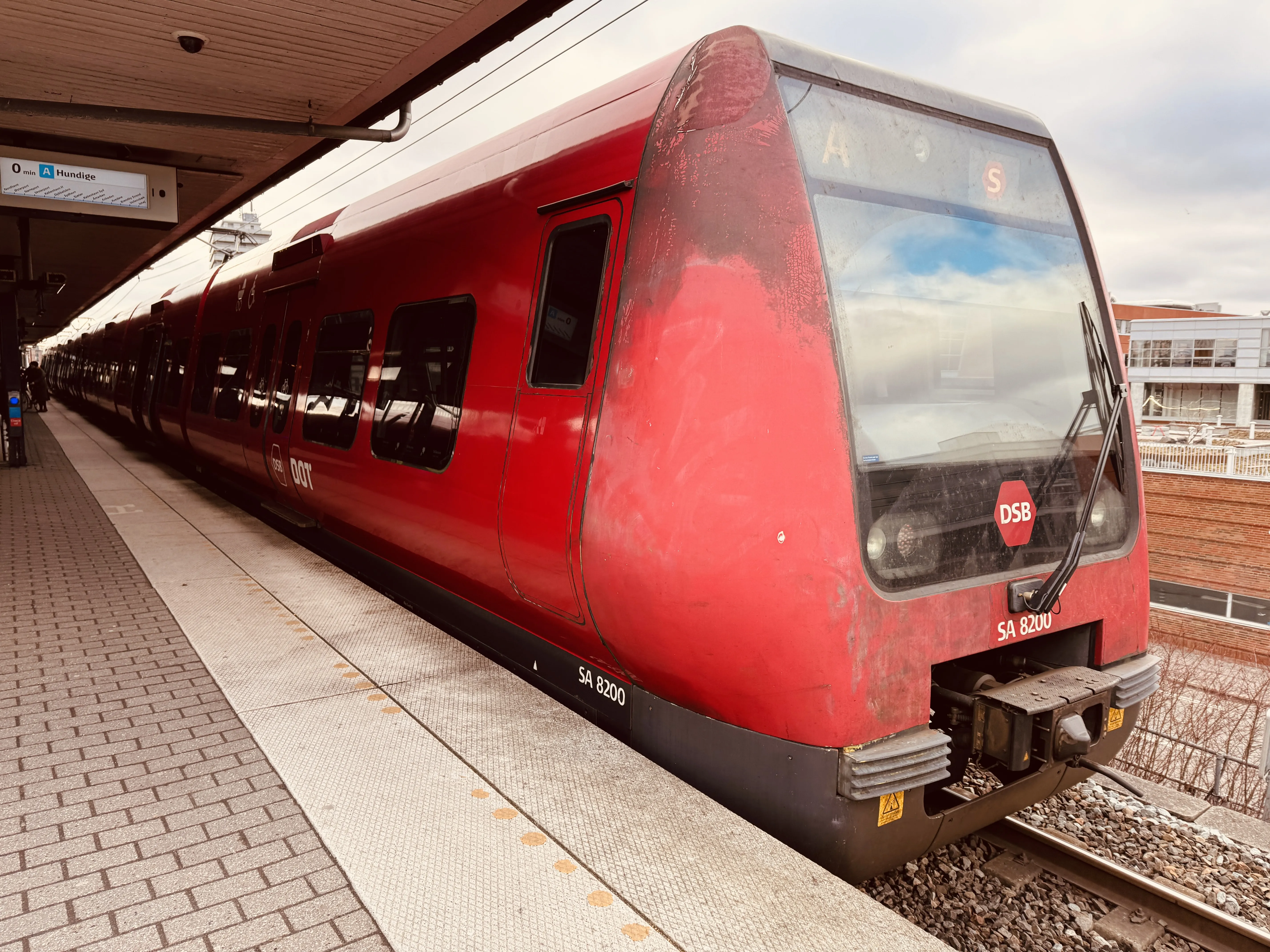 Billede af DSB SA 8200 fotograferet ud for Nordhavn S-togstrinbræt.