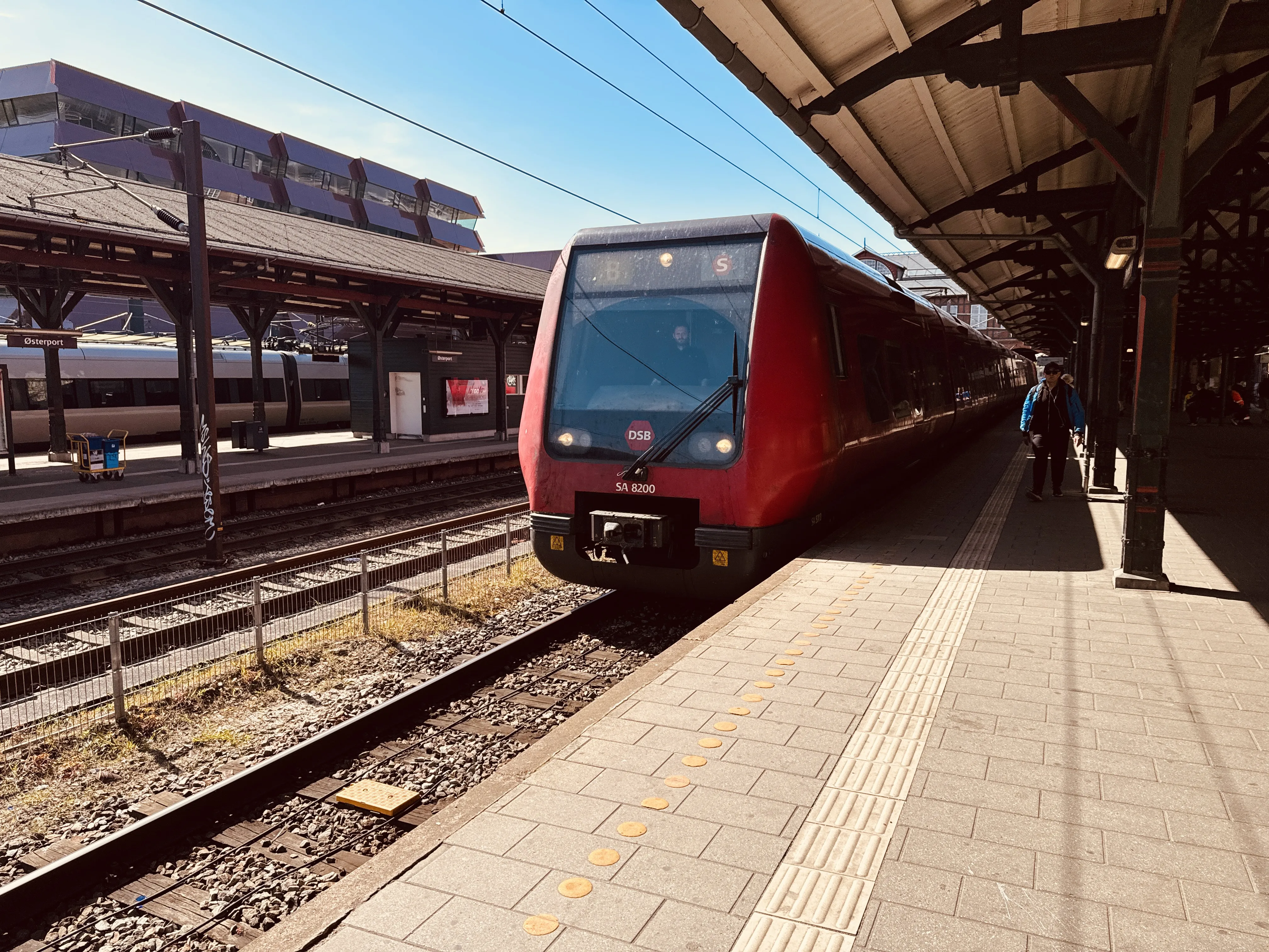 Billede af DSB SA 8200 fotograferet ud for Østerport Station.